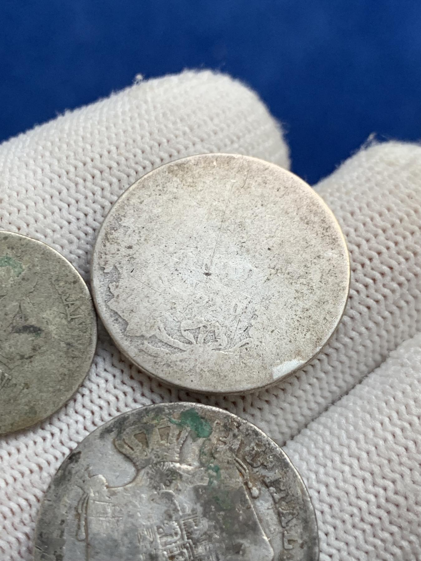 《竞宝斋》第272场- 周日，周一，周二  3场连拍 （全场包邮） 3枚一组 拿破仑一世1里拉 海峡爱七 拿破仑三世50分 流通磨损严重 总重12克