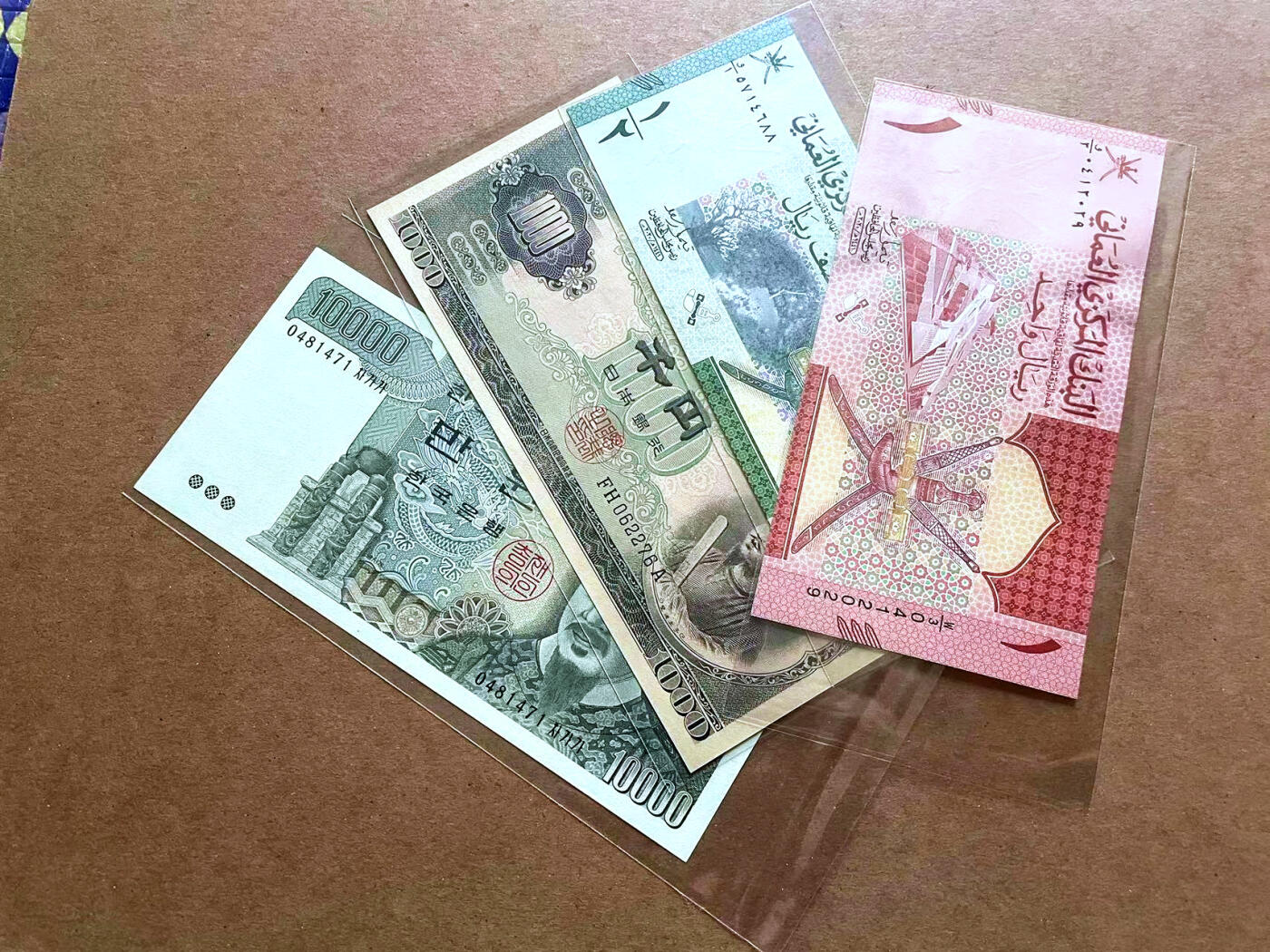【Blue Auction】✨世界纸币精拍第482期【精】 【一组4张】阿曼、日本、韩国纸币一组 UNC（韩国有贯穿折）
