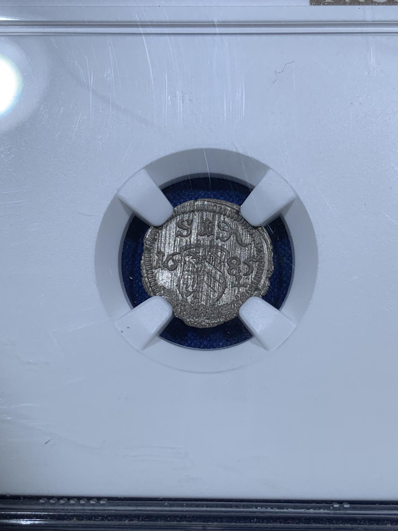 《竞宝斋》第272场- 周日，周一，周二  3场连拍 （全场包邮） NGC MS63 德国纽伦堡1685年盾徽1芬尼 单面小银币