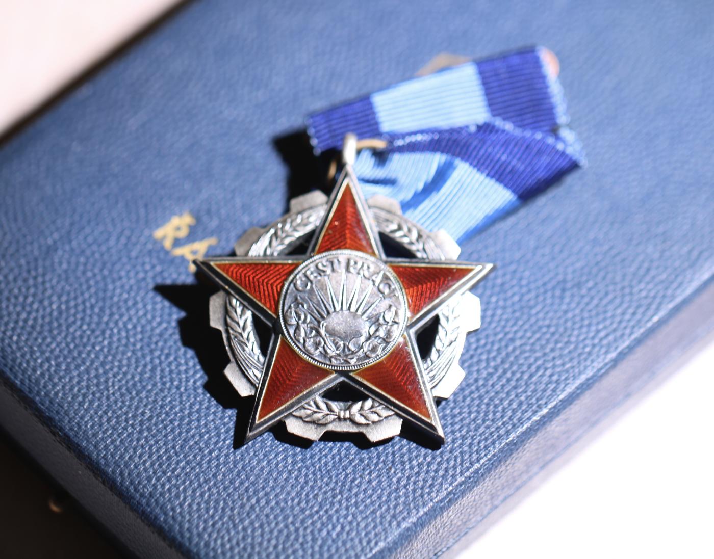 大猫徽章拍卖第248期 捷克斯洛伐克共和国劳动勋章