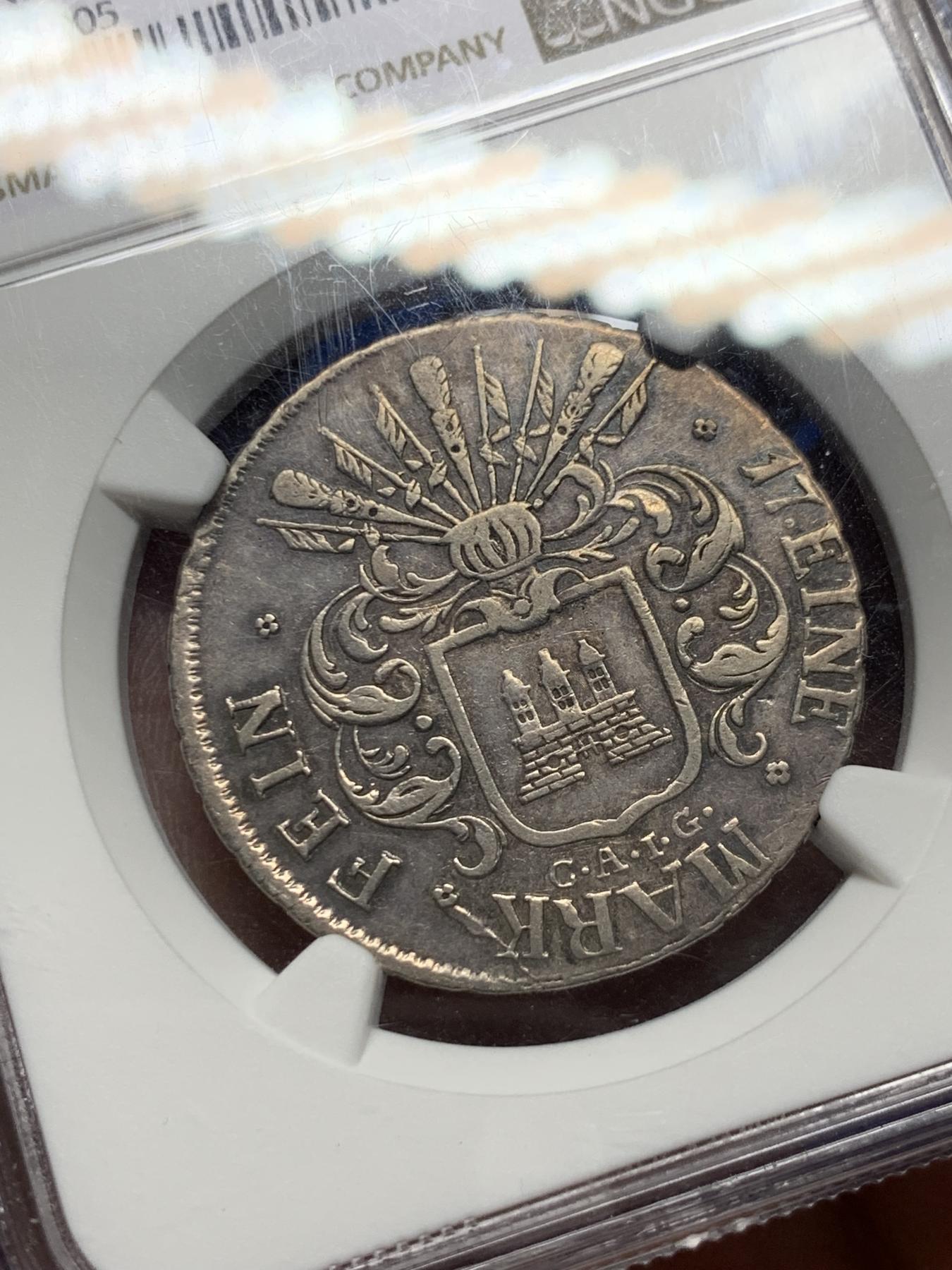 《竞宝斋》第272场- 周日，周一，周二  3场连拍 （全场包邮） NGC XFD 德国汉堡1809年32先令银币 盒子上沿有磕