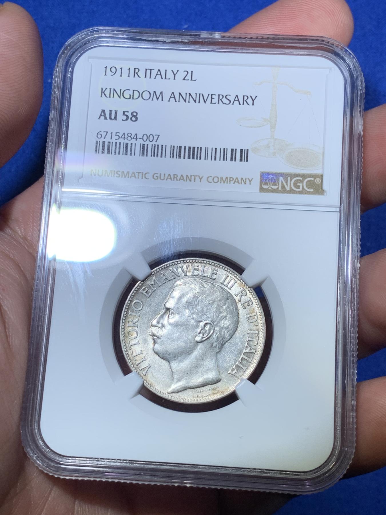 《竞宝斋》第272场- 周日，周一，周二  3场连拍 （全场包邮） NGC AU58 意大利 1911 二里拉银币 托奶 埃马努埃莱三世 罗马厂 经典设计 建国纪念币