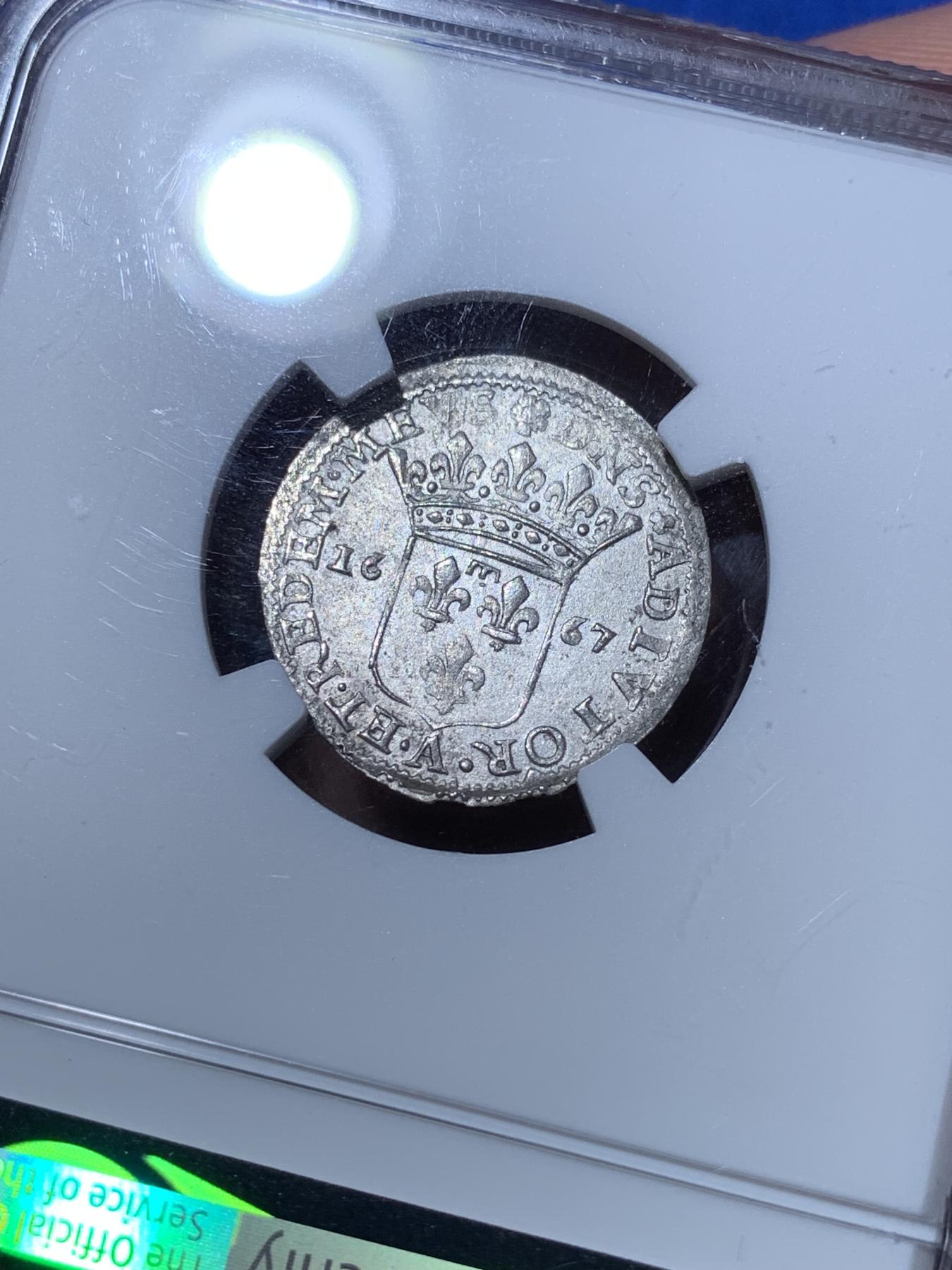 《竞宝斋》第272场- 周日，周一，周二  3场连拍 （全场包邮） 两枚一组 NGC UNCD 意大利早期Tassarolo邦和Fosdinovo邦的1luigino。很小很少见的两个邦国，几乎查不到资料，模仿法国1/12ecu铸造的。裸币来自英国老藏家的收藏，打了盒子给了UNCD，看着有机会ms，评级费太贵了，按照uncd的价格出