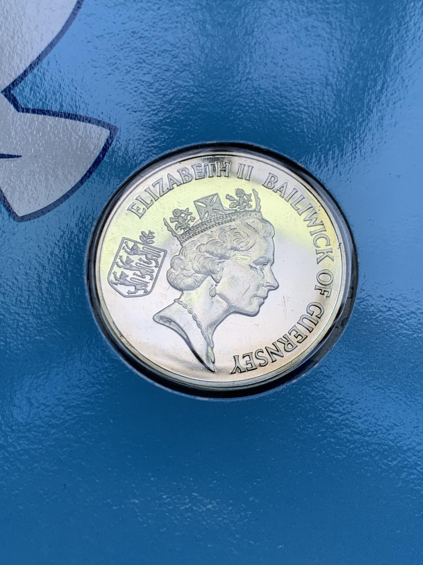 《竞宝斋》第272场- 周日，周一，周二  3场连拍 （全场包邮） 格恩西1985，1986，1987，英国皇家造币厂官方装祯2镑一组，相对少见，漂亮！