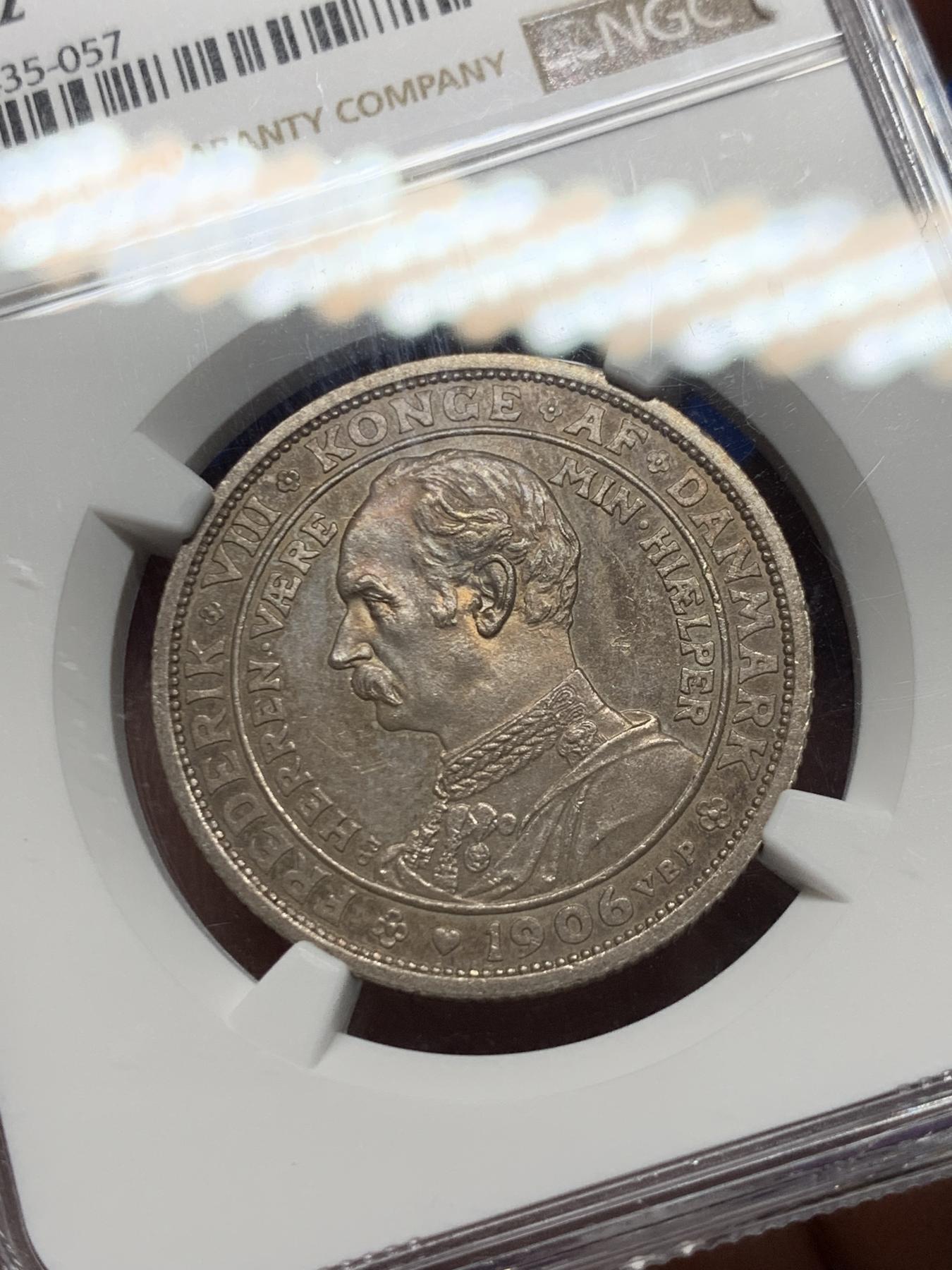 《竞宝斋》第272场- 周日，周一，周二  3场连拍 （全场包邮） NGC MS62 丹麦1906年克里斯蒂安九世国王逝世-弗雷德里克八世国王登基纪念2克朗银币