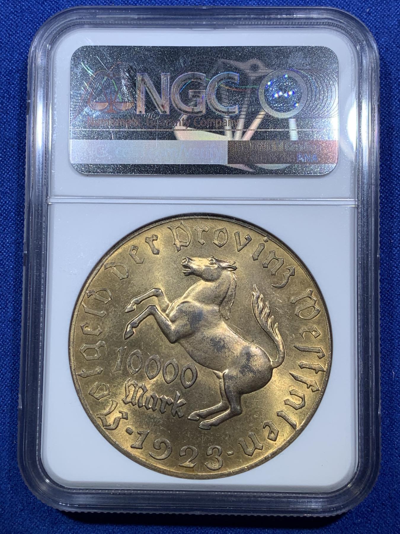 《竞宝斋》第272场- 周日，周一，周二  3场连拍 （全场包邮） NGC MS63 魏玛德国1923年10000马克镀金紧急货币 品相好