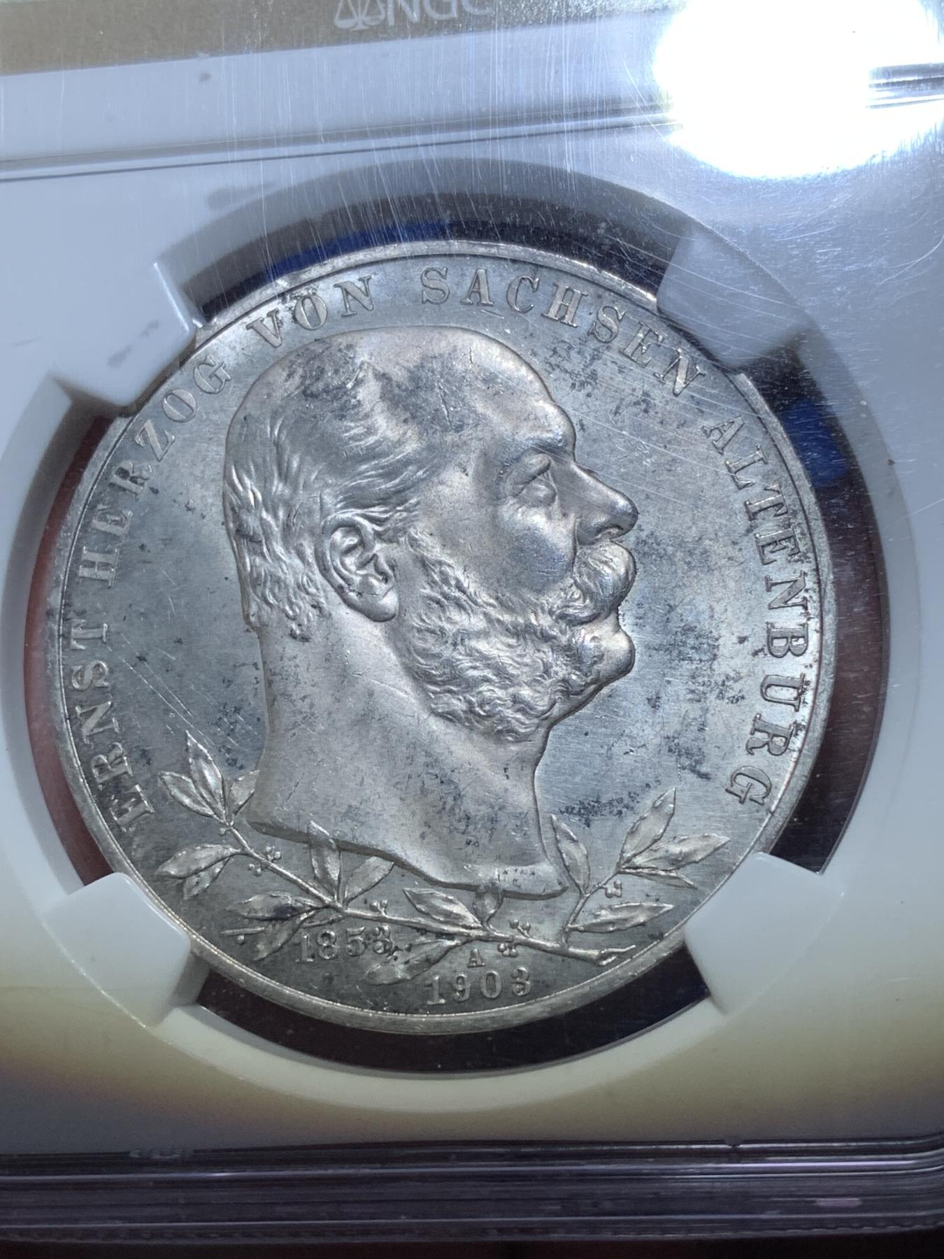 《竞宝斋》第272场- 周日，周一，周二  3场连拍 （全场包邮） NGC MS64 德国1903年萨克森阿尔腾堡，50周年登基纪念 5马克银币 N老盒 状态非常好 MS高分不多见