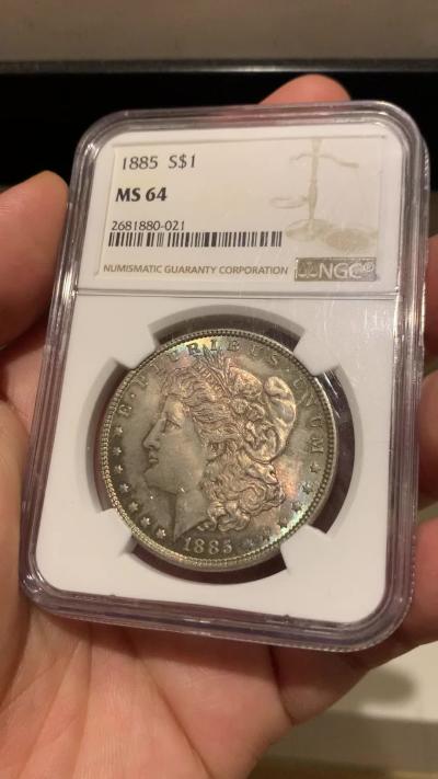 《竞宝斋》第272场- 周日，周一，周二  3场连拍 （全场包邮） NGC MS64 美国1885年摩根银币 深重五彩包浆