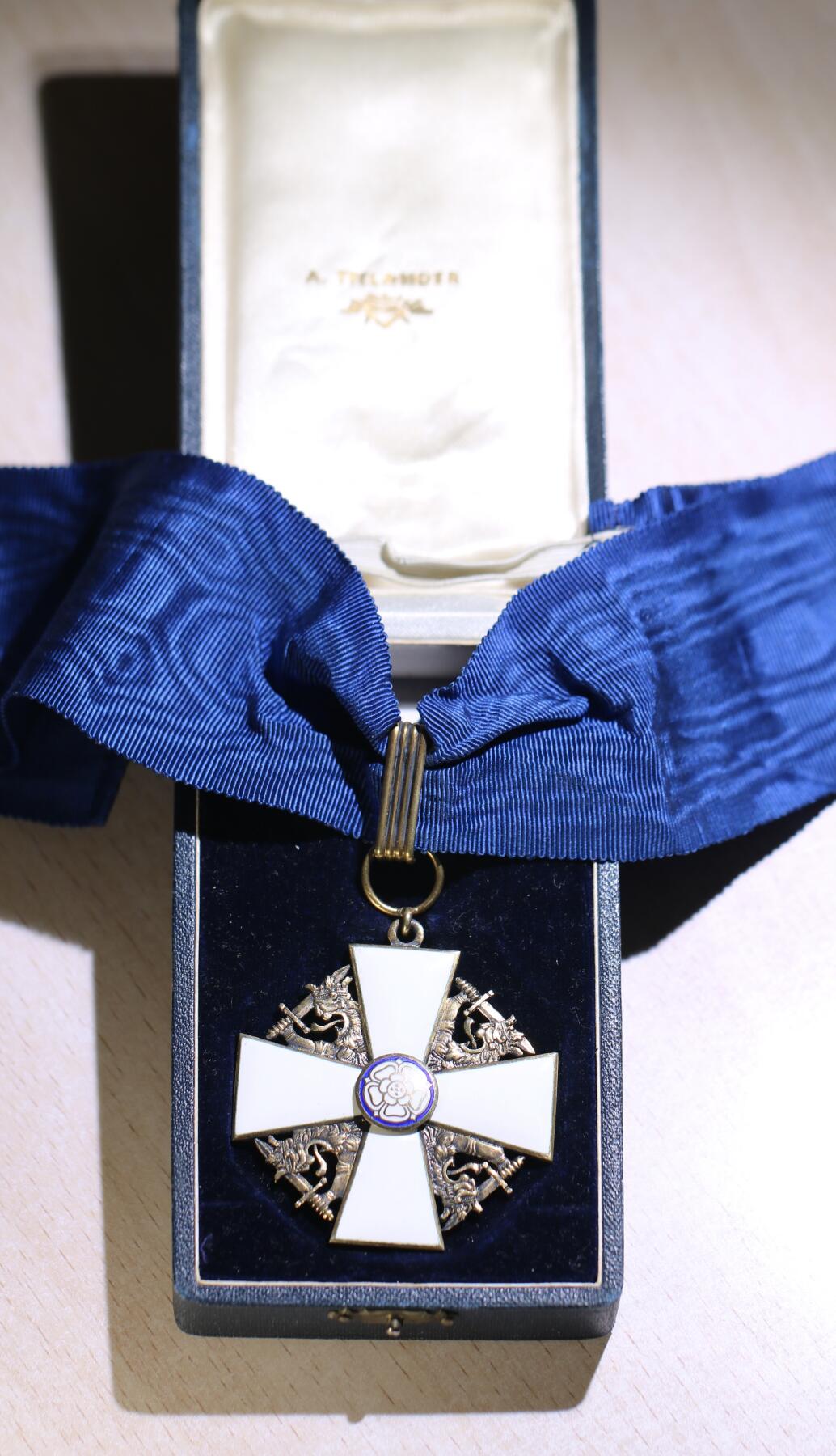 大猫徽章拍卖第248期 芬兰指挥官级白玫瑰勋章 银质 早期版本 