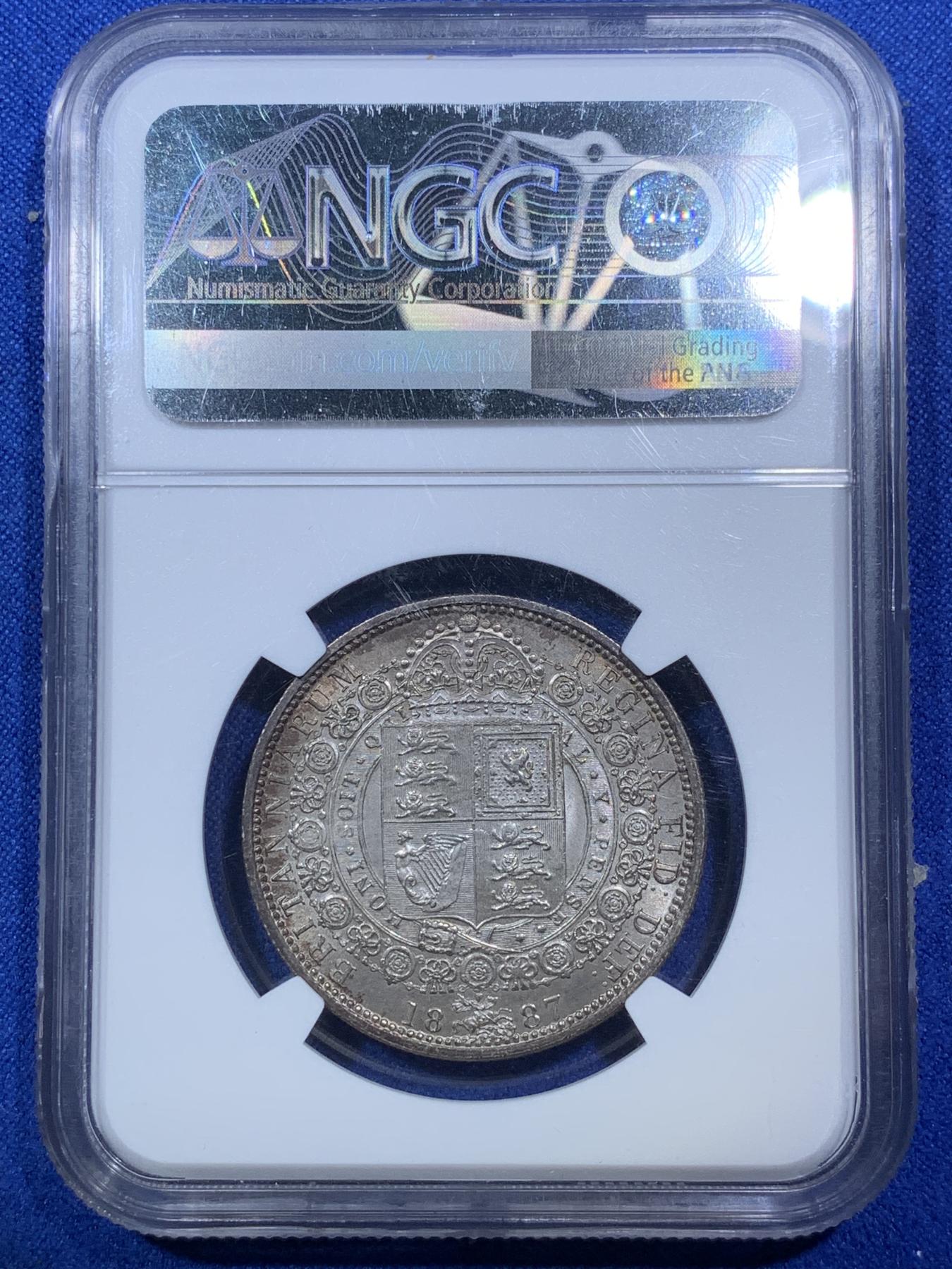 《竞宝斋》第272场- 周日，周一，周二  3场连拍 （全场包邮） NGC MS62 英国1887年维多利亚高冠半克朗银币 盒子有磕不影响密封