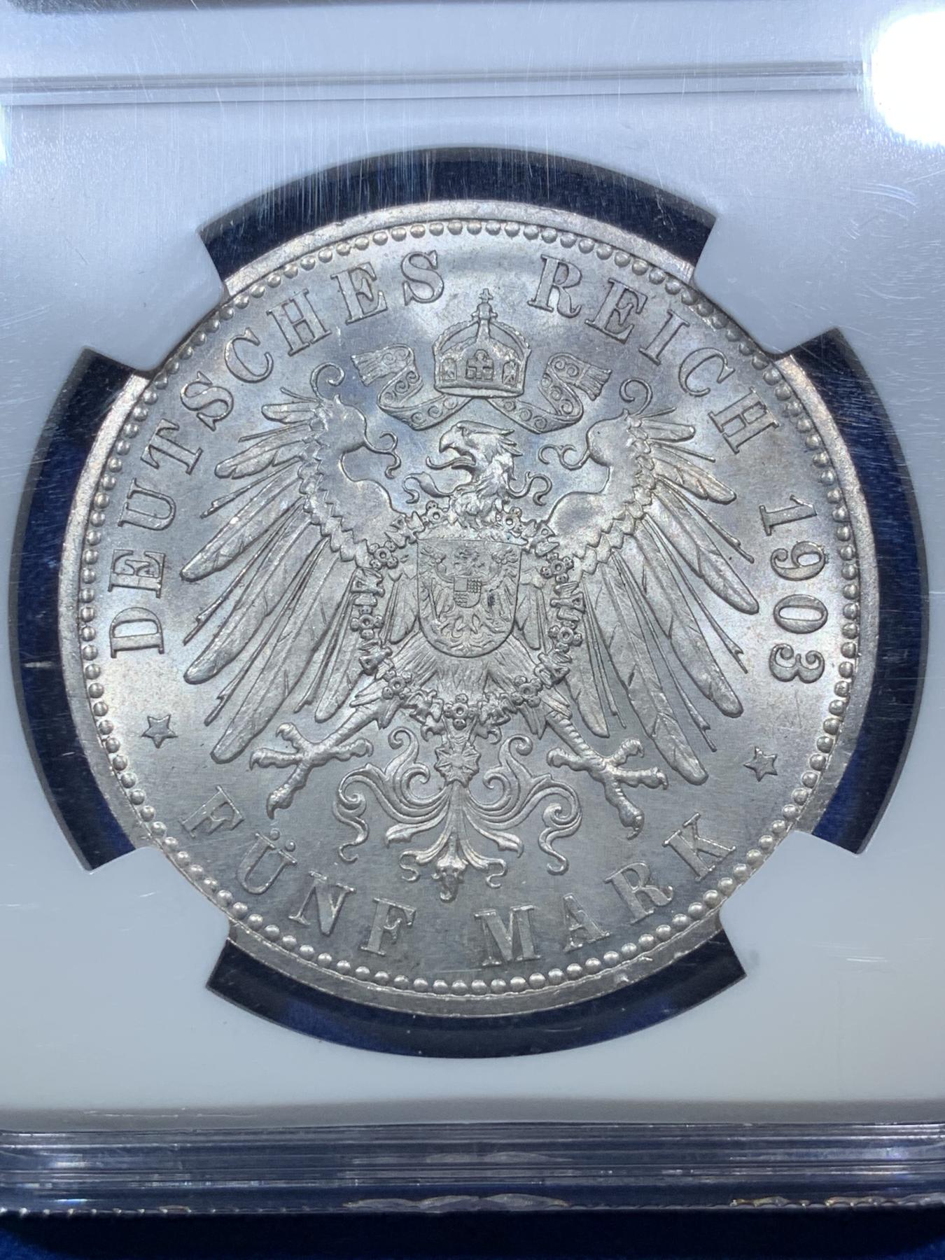 《竞宝斋》第272场- 周日，周一，周二  3场连拍 （全场包邮） NGC MS64 德国1903年萨克森阿尔腾堡，50周年登基纪念 5马克银币 N老盒 状态非常好 MS高分不多见