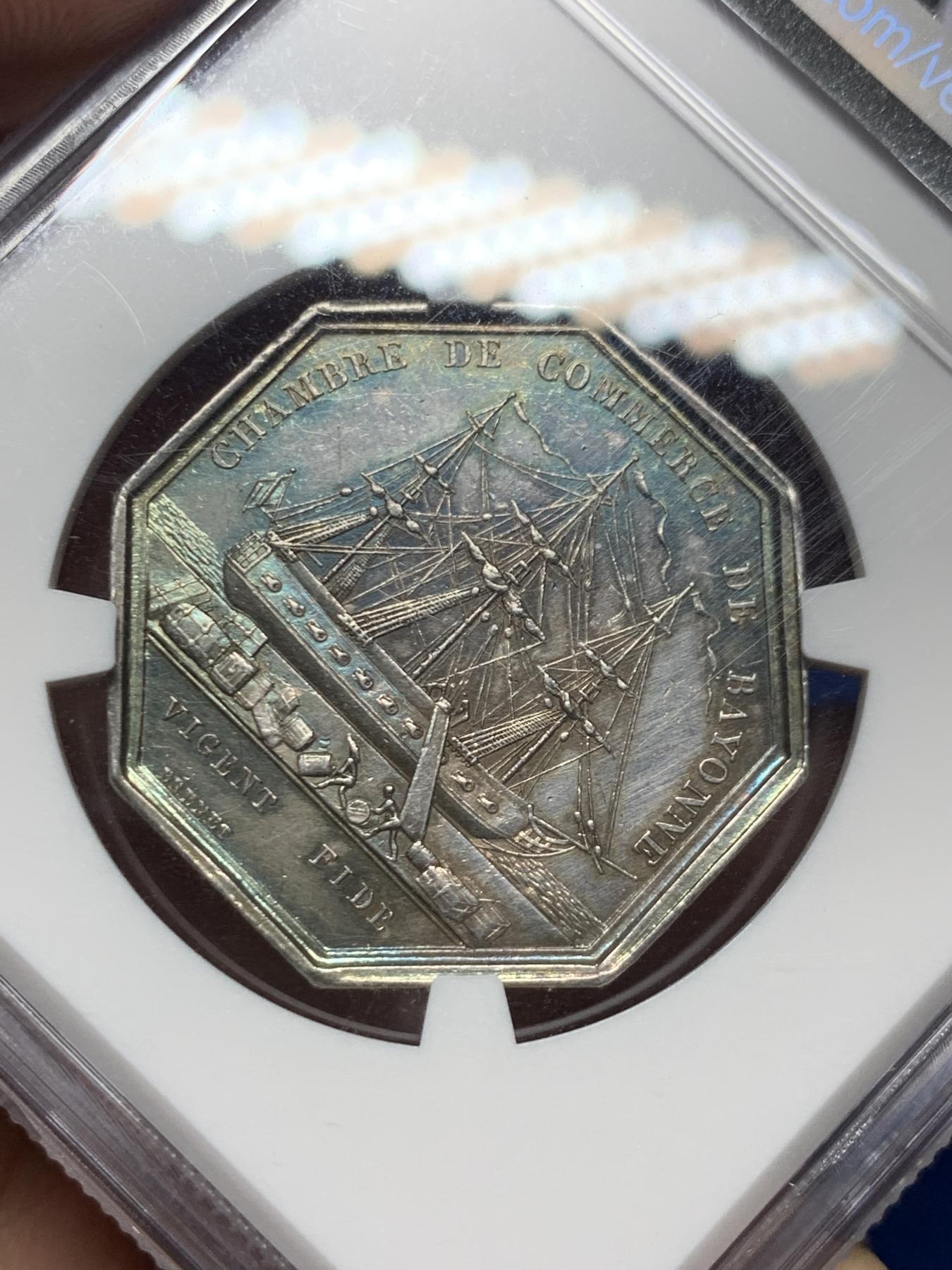 《竞宝斋》第272场- 周日，周一，周二  3场连拍 （全场包邮） NGC UNCD 法国巴约纳商会八角银质代币 手指铭 早期版本 非常难得