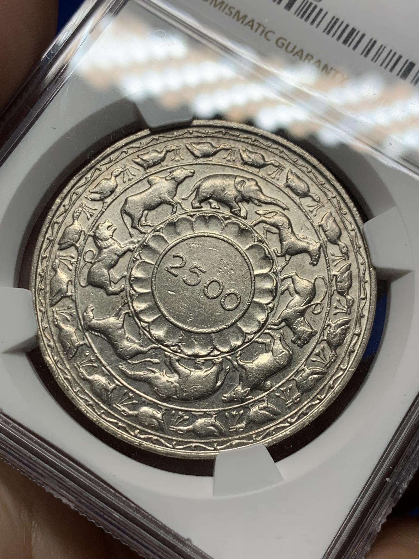 《竞宝斋》第272场- 周日，周一，周二  3场连拍 （全场包邮） NGC MS62 锡兰1957年佛诞2500年5卢比纪念银币 925银 英国克朗币规格 皇家造币厂铸 非常好的题材