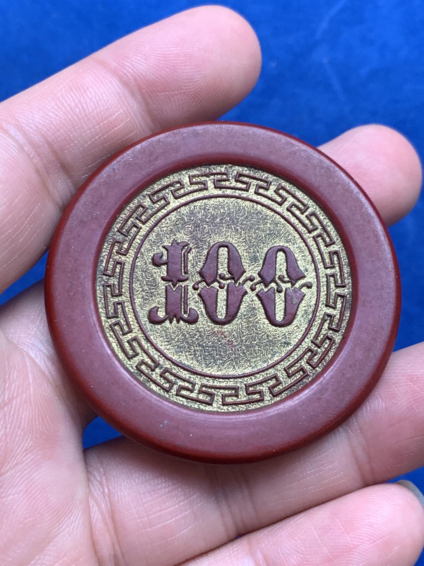 《竞宝斋》第272场- 周日，周一，周二  3场连拍 （全场包邮） 民国老上海胶木筹码 100圆 底板描金 状态好