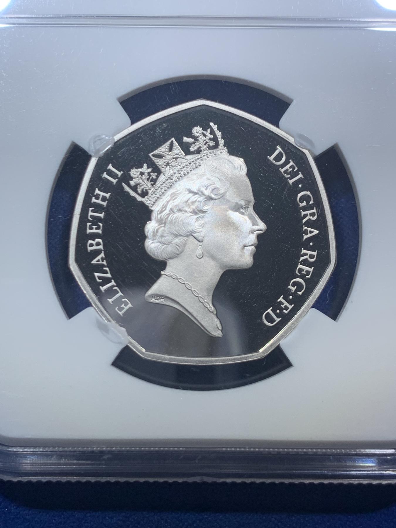 《竞宝斋》第272场- 周日，周一，周二  3场连拍 （全场包邮） NGC PF69UC 1992年英国轮值欧盟主席国加厚纪念银币 重量27克 手感很好 盒子快撑满了