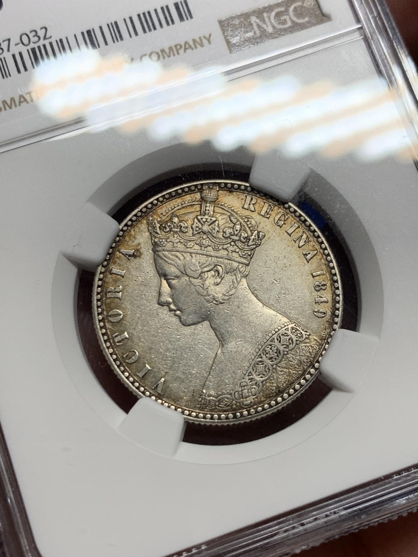 《竞宝斋》第272场- 周日，周一，周二  3场连拍 （全场包邮） NGC AU50 英国1849年维多利亚无神弗洛林 热门品种 淡包浆深打 唯美小维