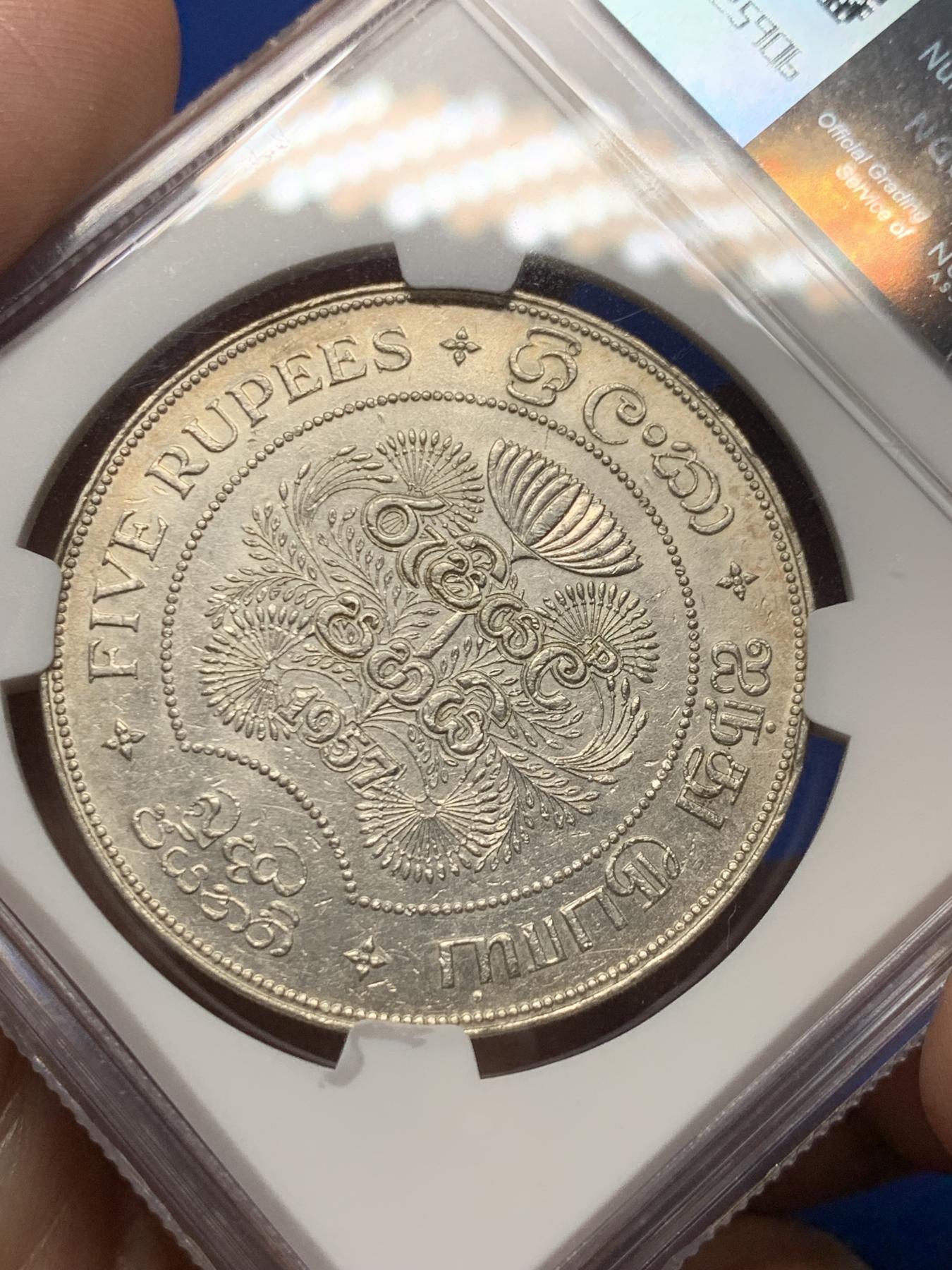 《竞宝斋》第272场- 周日，周一，周二  3场连拍 （全场包邮） NGC MS62 锡兰1957年佛诞2500年5卢比纪念银币 925银 英国克朗币规格 皇家造币厂铸 非常好的题材