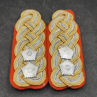 全场0元起拍 第160期 咸鱼国勋章拍卖专场 5月29日（周三）下午6：00开始 - 东德陆军中将肩章一对