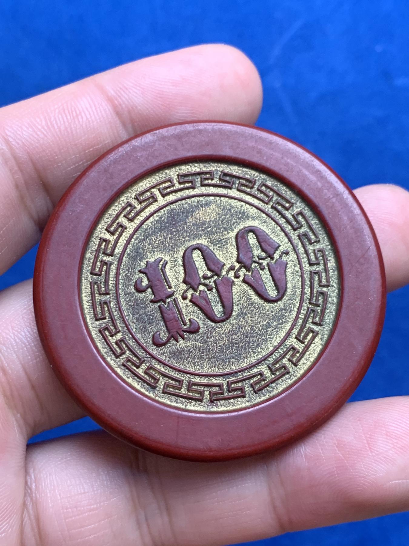 《竞宝斋》第272场- 周日，周一，周二  3场连拍 （全场包邮） 民国老上海胶木筹码 100圆 底板描金 状态好