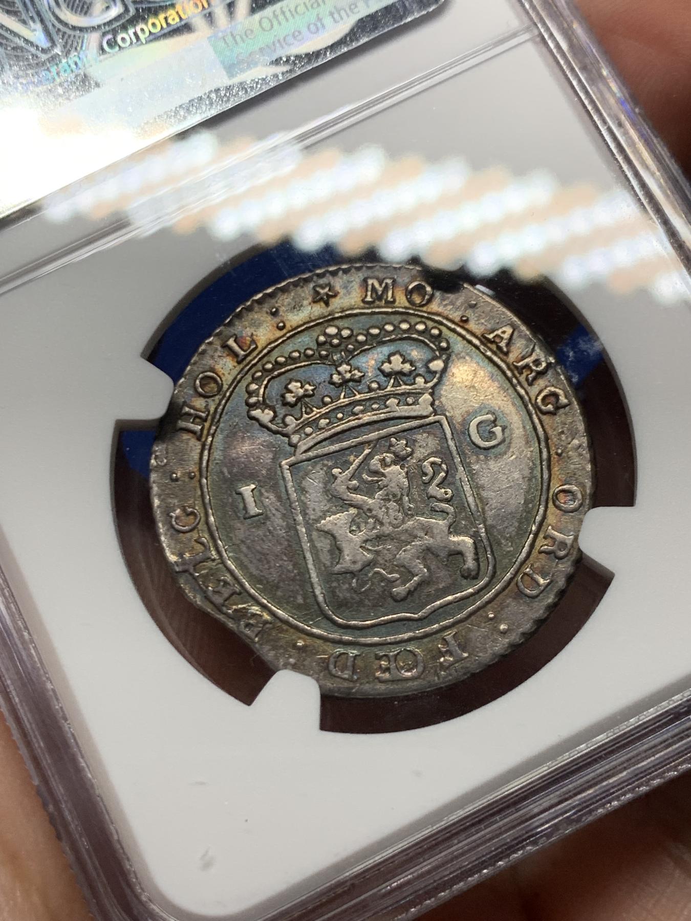 《竞宝斋》第272场- 周日，周一，周二  3场连拍 （全场包邮） NGC AU50 荷属东印度群岛 1802年 巴达维亚共和国（1800-1806） 1古尔登 银币