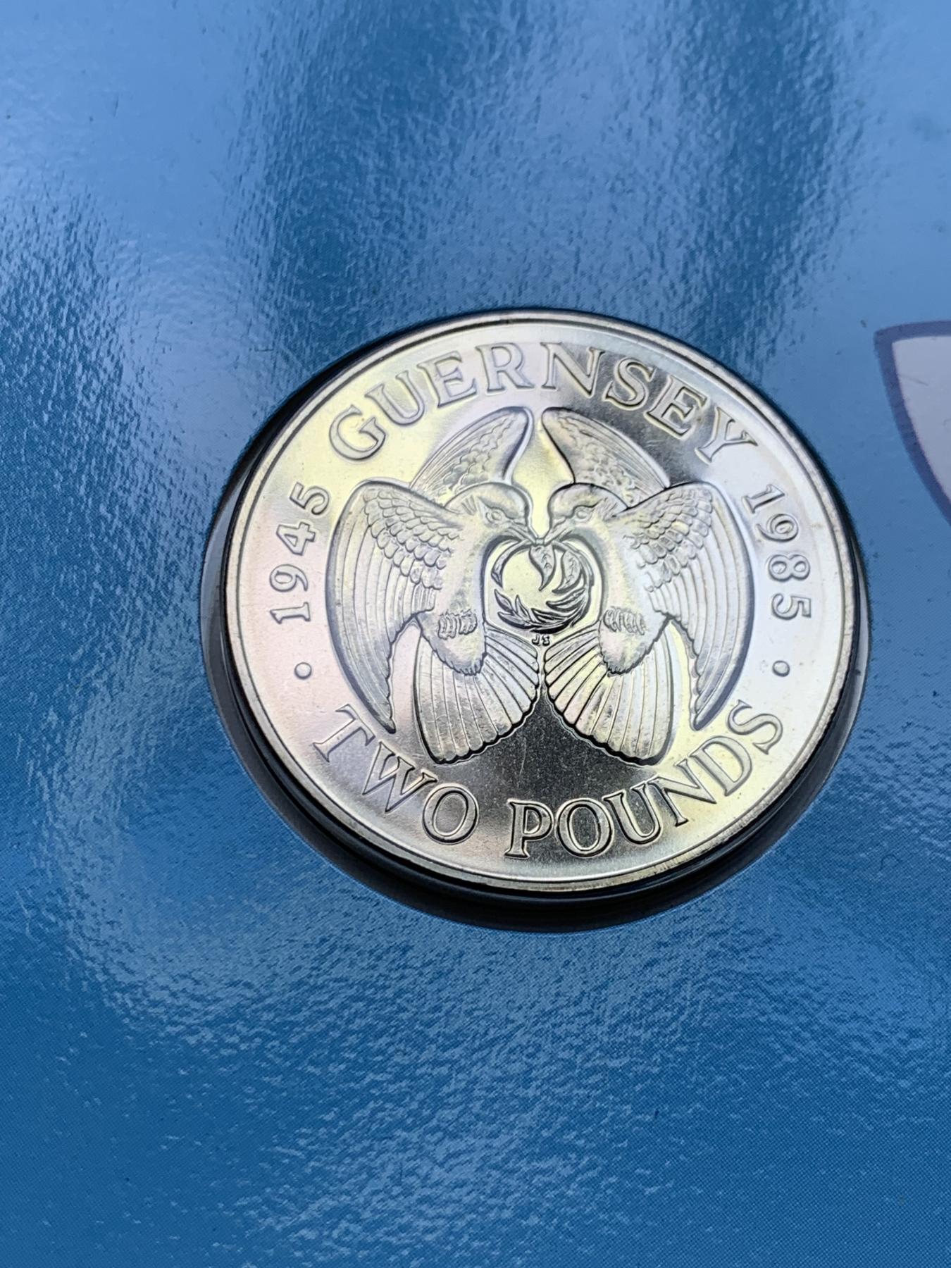 《竞宝斋》第272场- 周日，周一，周二  3场连拍 （全场包邮） 格恩西1985，1986，1987，英国皇家造币厂官方装祯2镑一组，相对少见，漂亮！