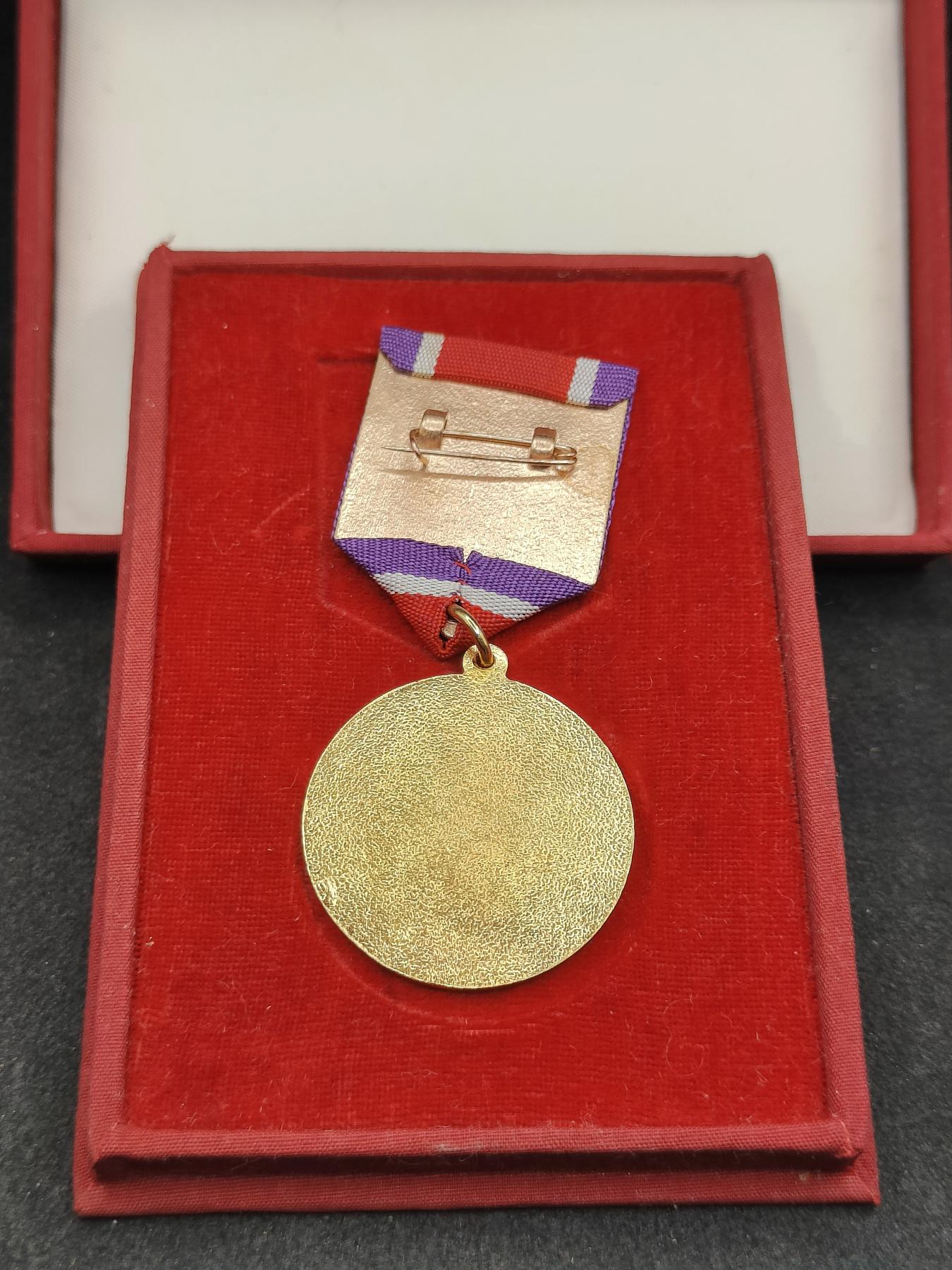 全场0元起拍 第160期 咸鱼国勋章拍卖专场 5月29日（周三）下午6：00开始 朝总联50周年纪念章