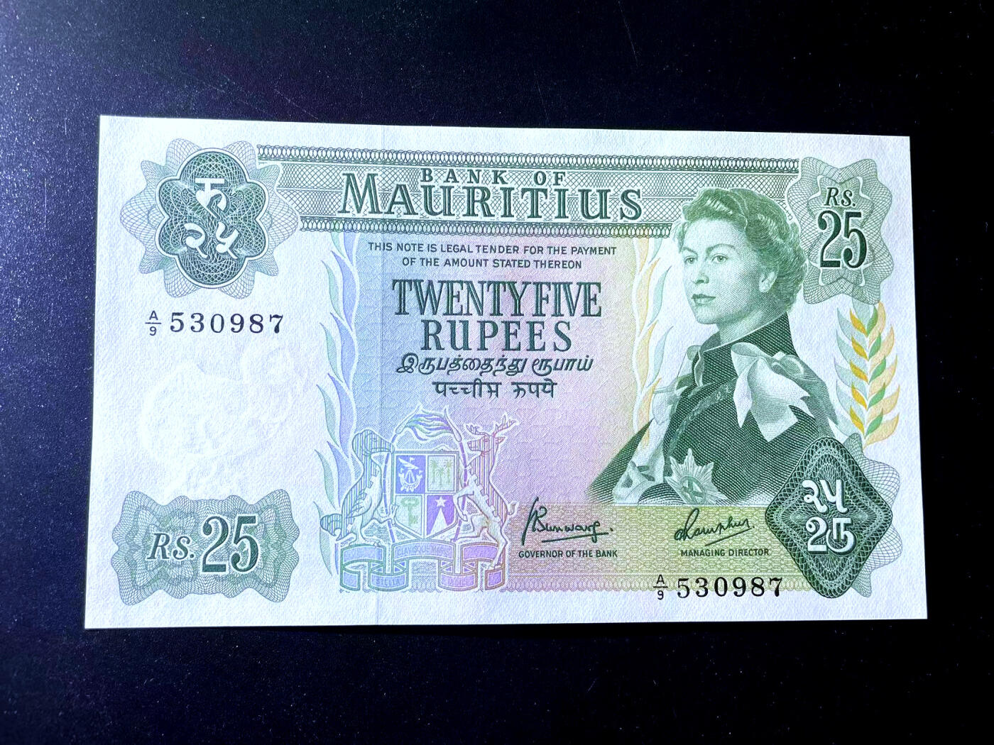 【Blue Auction】✨世界纸币精拍第482期【精】 毛里求斯 1967年25卢比 戎装女王 UNC- 极轻微潮斑