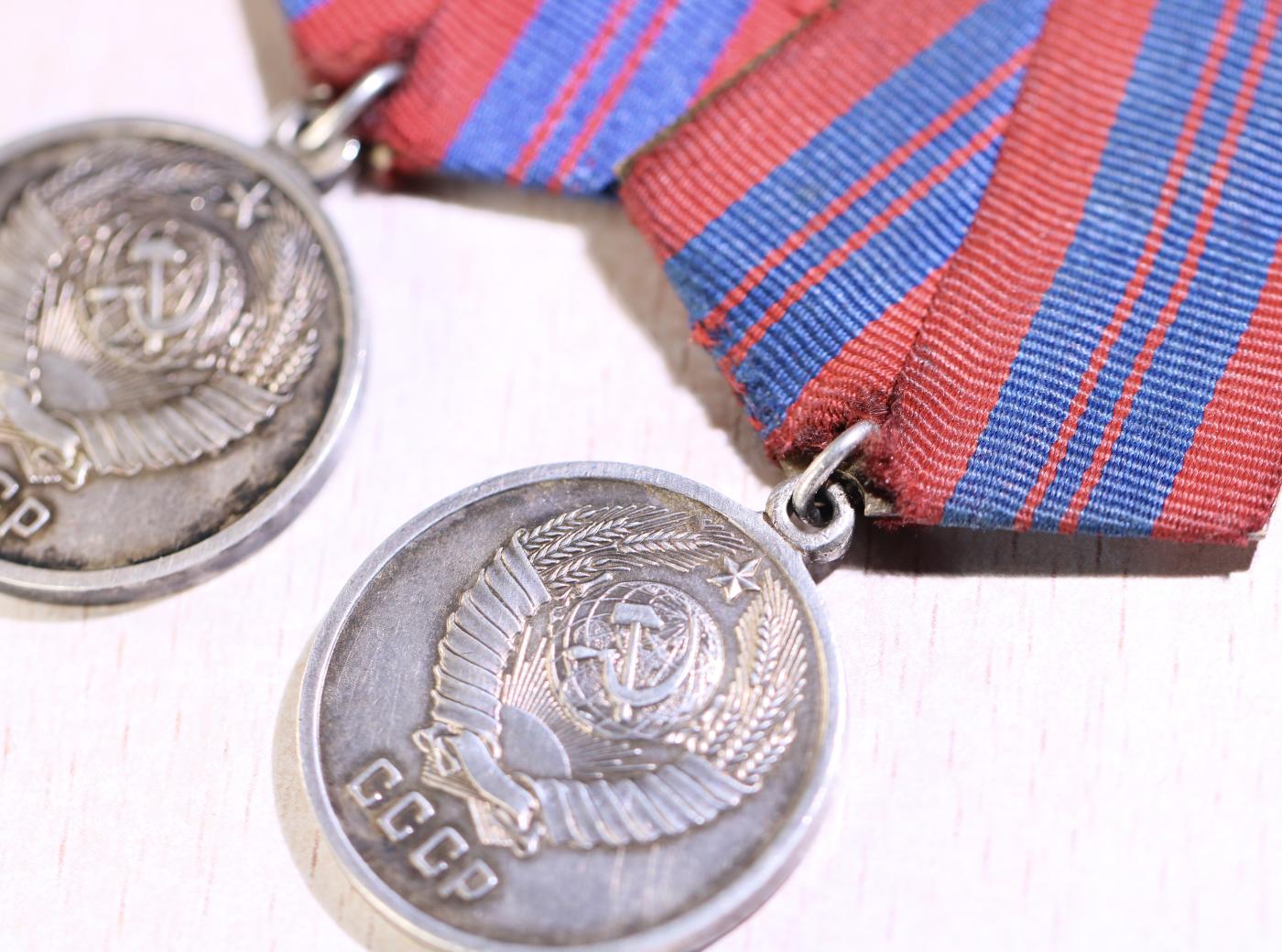 大猫徽章拍卖第248期 苏联维护社会秩序奖章 两版均银制