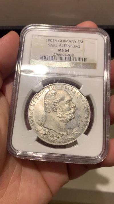 《竞宝斋》第272场- 周日，周一，周二  3场连拍 （全场包邮） NGC MS64 德国1903年萨克森阿尔腾堡，50周年登基纪念 5马克银币 N老盒 状态非常好 MS高分不多见