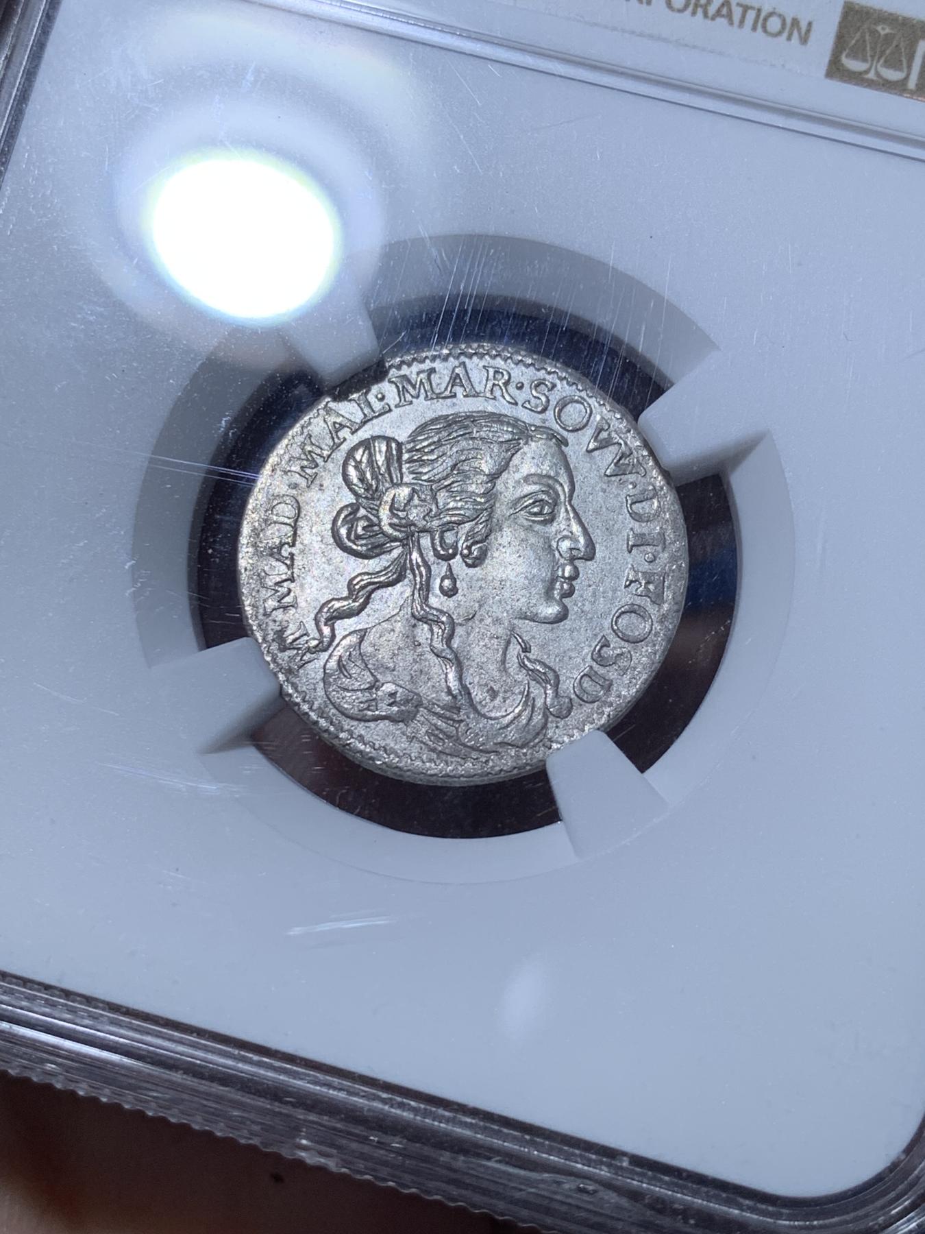 《竞宝斋》第272场- 周日，周一，周二  3场连拍 （全场包邮） 两枚一组 NGC UNCD 意大利早期Tassarolo邦和Fosdinovo邦的1luigino。很小很少见的两个邦国，几乎查不到资料，模仿法国1/12ecu铸造的。裸币来自英国老藏家的收藏，打了盒子给了UNCD，看着有机会ms，评级费太贵了，按照uncd的价格出