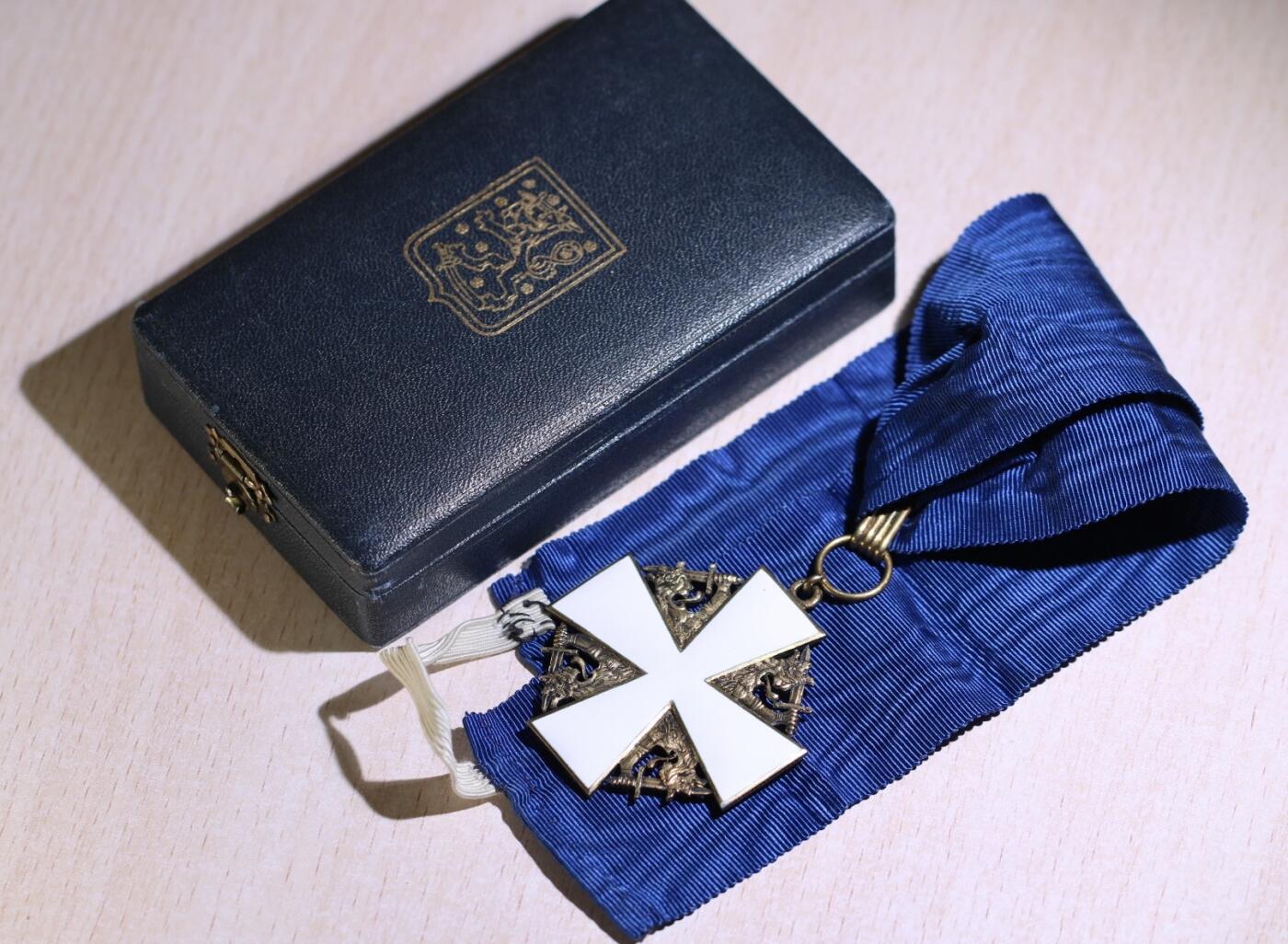 大猫徽章拍卖第248期 芬兰指挥官级白玫瑰勋章 银质 早期版本 