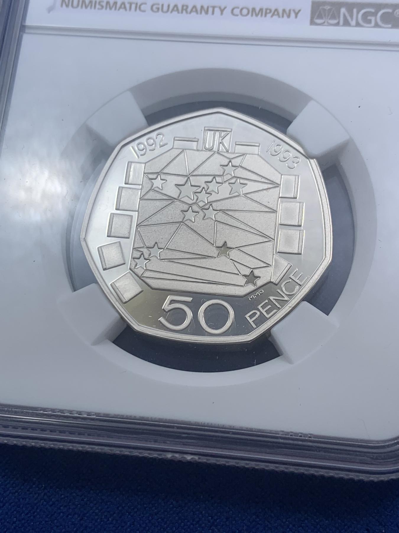 《竞宝斋》第272场- 周日，周一，周二  3场连拍 （全场包邮） NGC PF69UC 1992年英国轮值欧盟主席国加厚纪念银币 重量27克 手感很好 盒子快撑满了