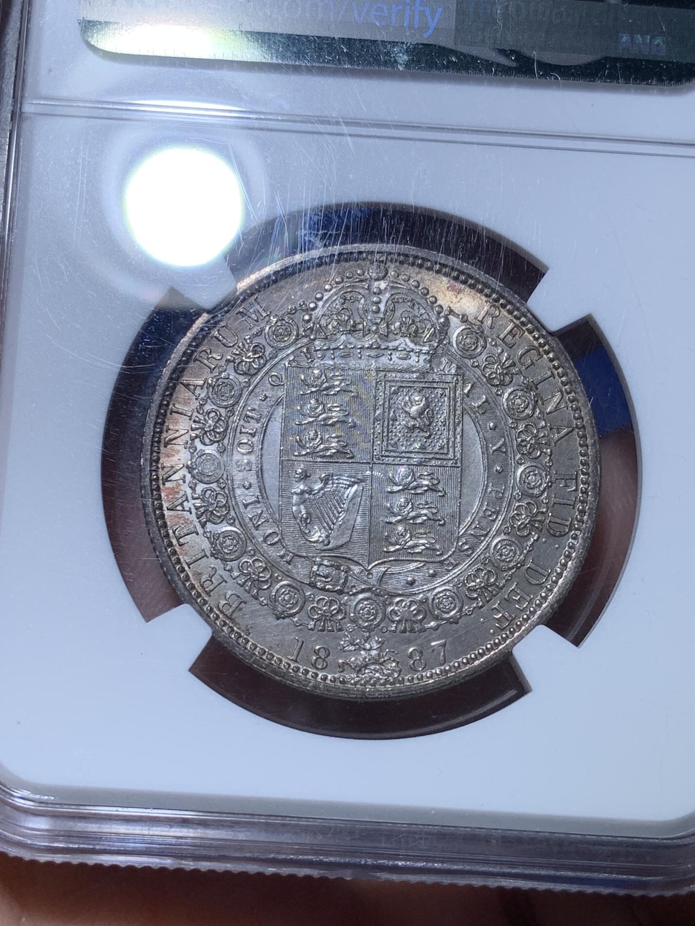 《竞宝斋》第272场- 周日，周一，周二  3场连拍 （全场包邮） NGC MS62 英国1887年维多利亚高冠半克朗银币 盒子有磕不影响密封