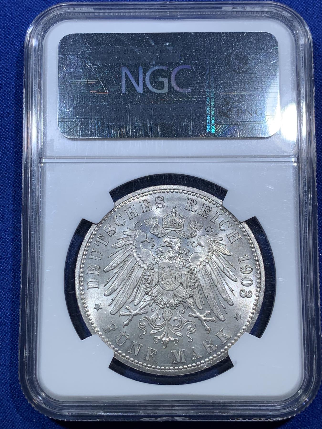 《竞宝斋》第272场- 周日，周一，周二  3场连拍 （全场包邮） NGC MS64 德国1903年萨克森阿尔腾堡，50周年登基纪念 5马克银币 N老盒 状态非常好 MS高分不多见