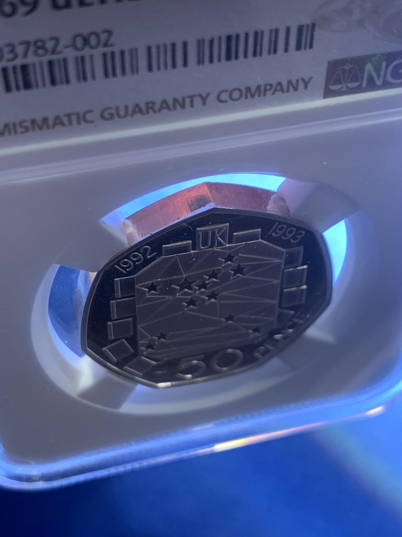 《竞宝斋》第272场- 周日，周一，周二  3场连拍 （全场包邮） NGC PF69UC 1992年英国轮值欧盟主席国加厚纪念银币 重量27克 手感很好 盒子快撑满了