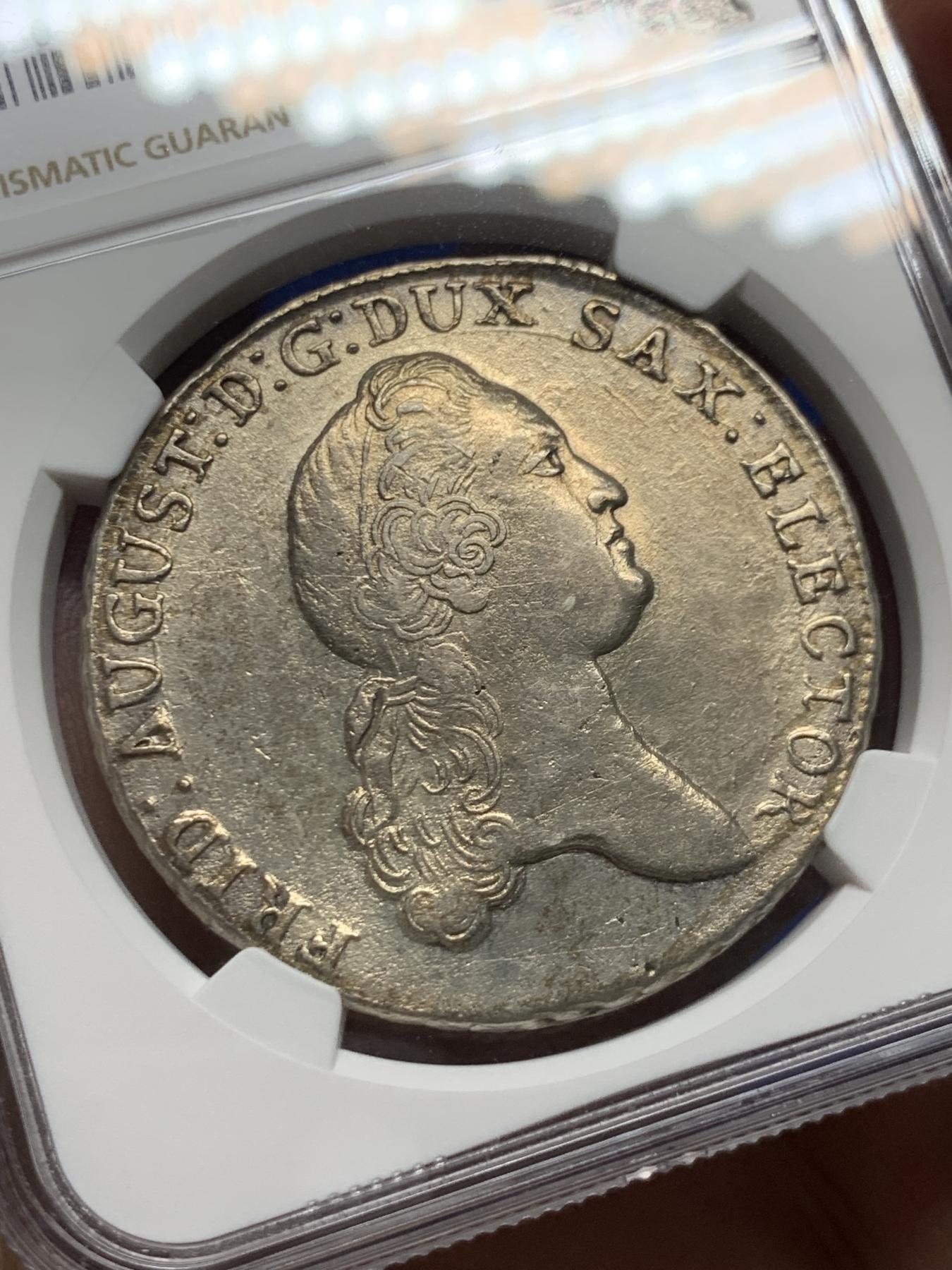 《竞宝斋》第272场- 周日，周一，周二  3场连拍 （全场包邮） NGC AUD 1778年神圣罗马帝国时期萨克森选帝侯银币 1泰勒 萨克森选帝侯腓特烈.奥古斯特三世 此枚为早期的小头像版本比较少见