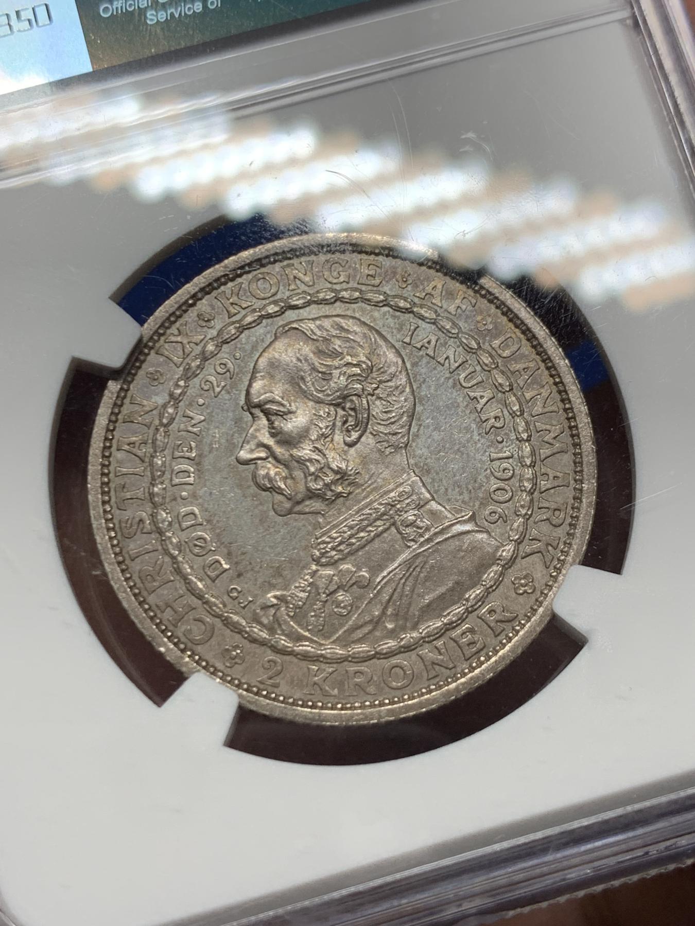 《竞宝斋》第272场- 周日，周一，周二  3场连拍 （全场包邮） NGC MS62 丹麦1906年克里斯蒂安九世国王逝世-弗雷德里克八世国王登基纪念2克朗银币