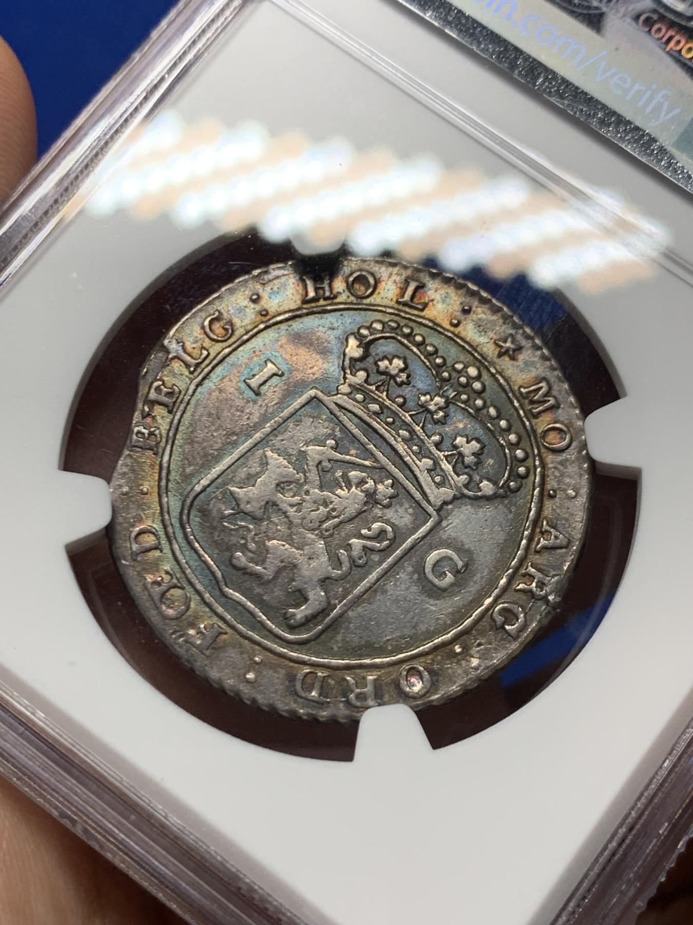 《竞宝斋》第272场- 周日，周一，周二  3场连拍 （全场包邮） NGC AU50 荷属东印度群岛 1802年 巴达维亚共和国（1800-1806） 1古尔登 银币