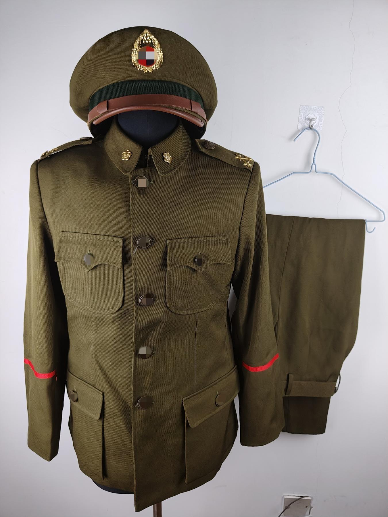 全场0元起拍 第160期 咸鱼国勋章拍卖专场 5月29日（周三）下午6：00开始 复制品kmd影视戏服一套 胸围94 肩宽42 衣长70袖长59 领围39 腰围78 裤长105 衬衣：领围43 肩宽43 衣长65 胸围110 袖长52