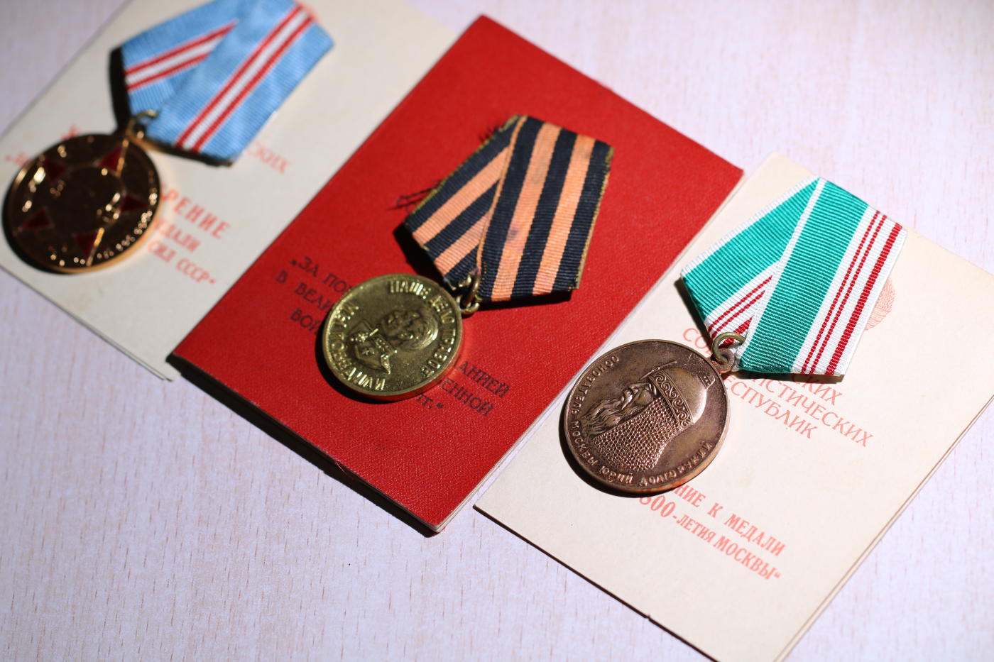 大猫徽章拍卖第248期 苏联红星套1⃣️ 红星证书丢失 另红皮战德，得住是43年伏龙芝军事学院院长的副官