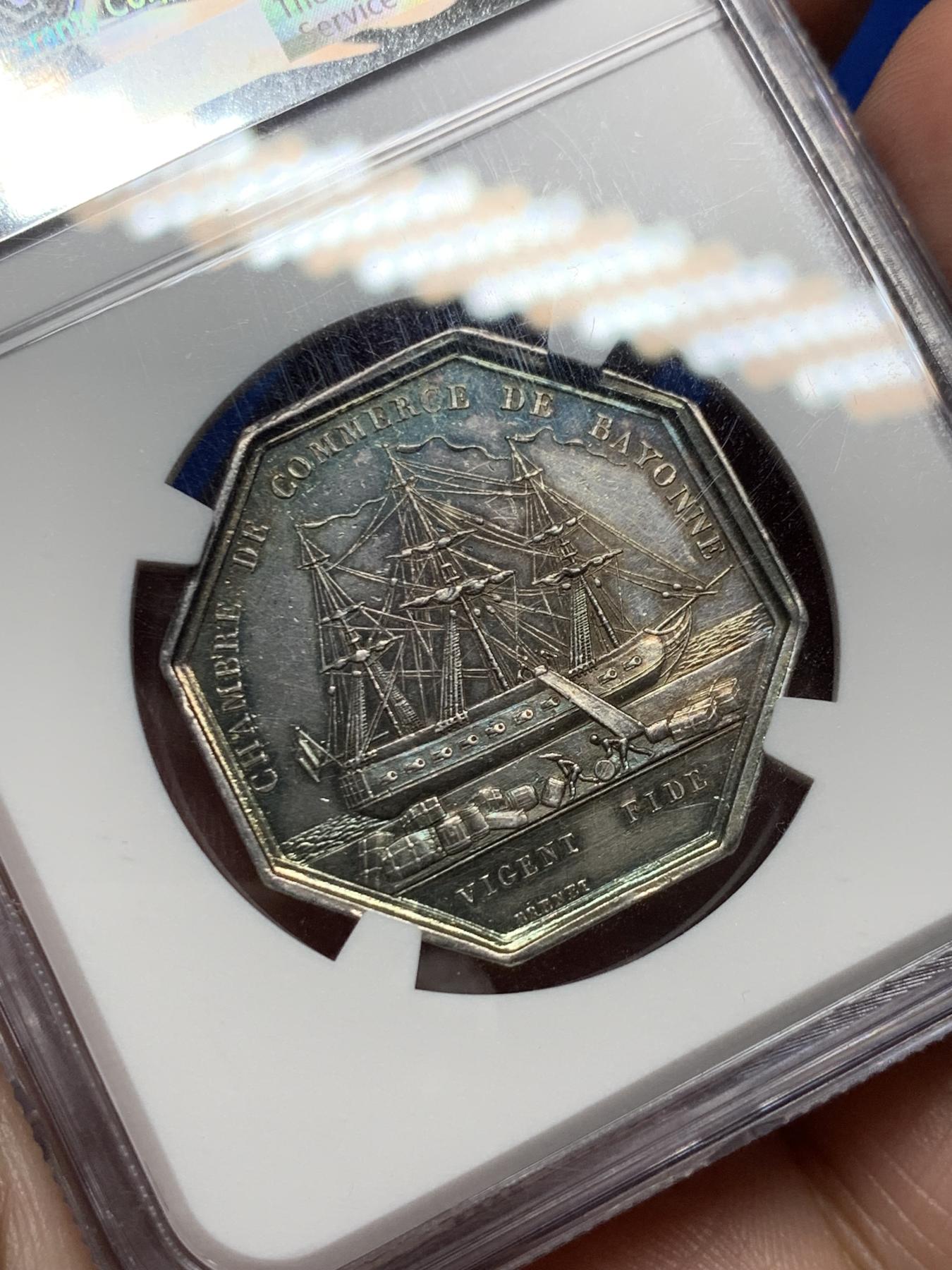 《竞宝斋》第272场- 周日，周一，周二  3场连拍 （全场包邮） NGC UNCD 法国巴约纳商会八角银质代币 手指铭 早期版本 非常难得