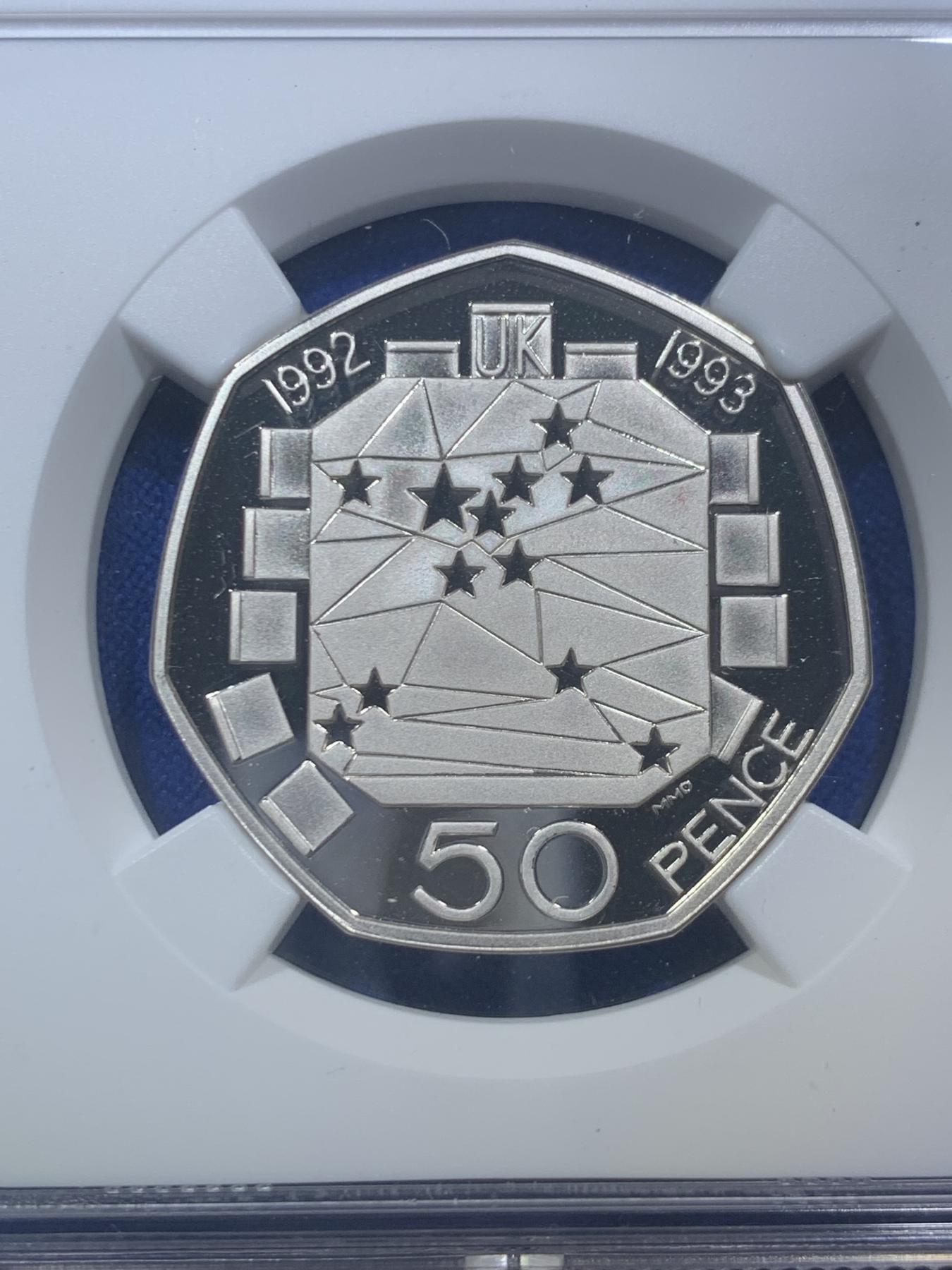 《竞宝斋》第272场- 周日，周一，周二  3场连拍 （全场包邮） NGC PF69UC 1992年英国轮值欧盟主席国加厚纪念银币 重量27克 手感很好 盒子快撑满了