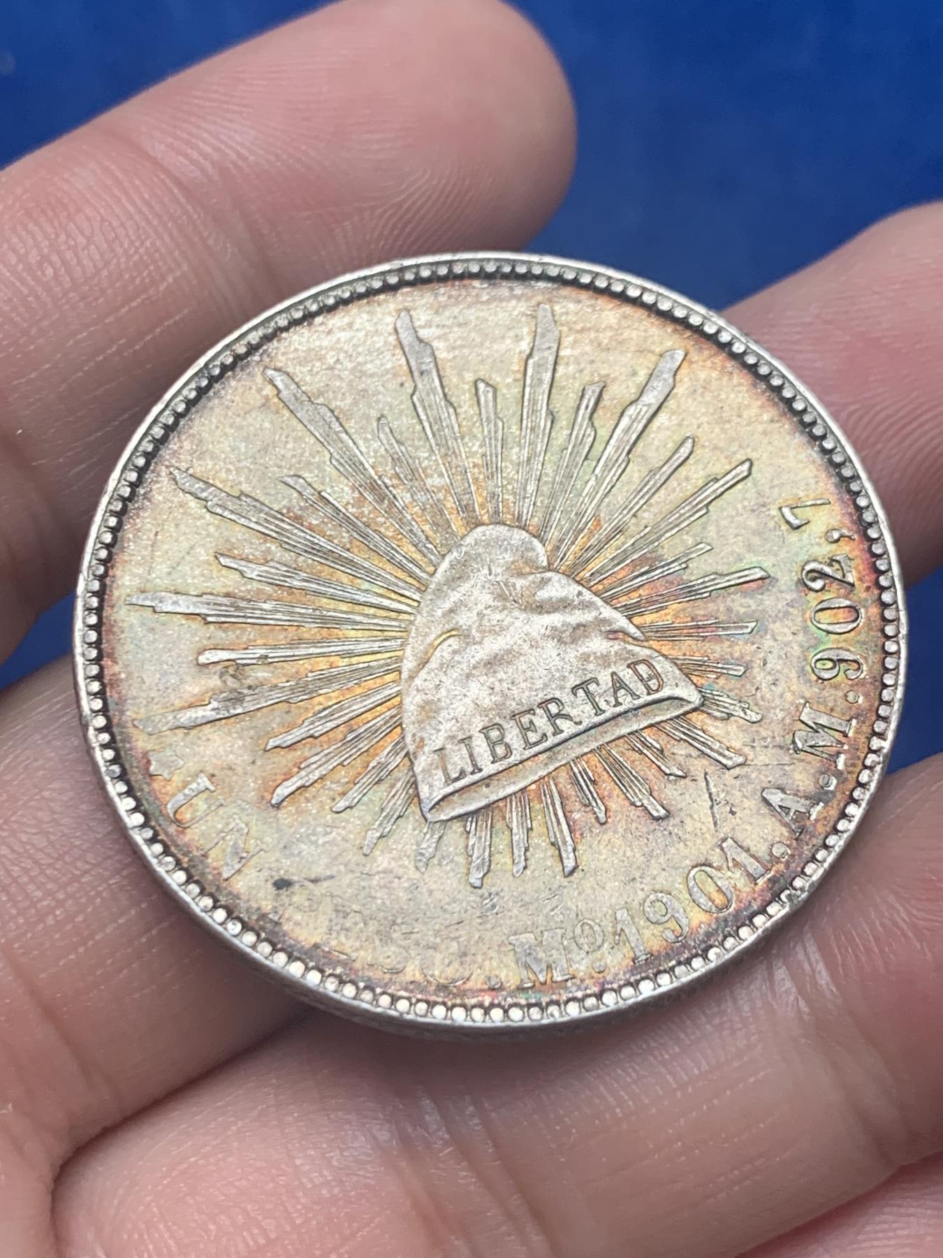 《竞宝斋》第272场- 周日，周一，周二  3场连拍 （全场包邮） 1901年墨西哥Mo-AM 1比索鹰银币 原味老五彩包浆 鹰翅羽毛根根分明