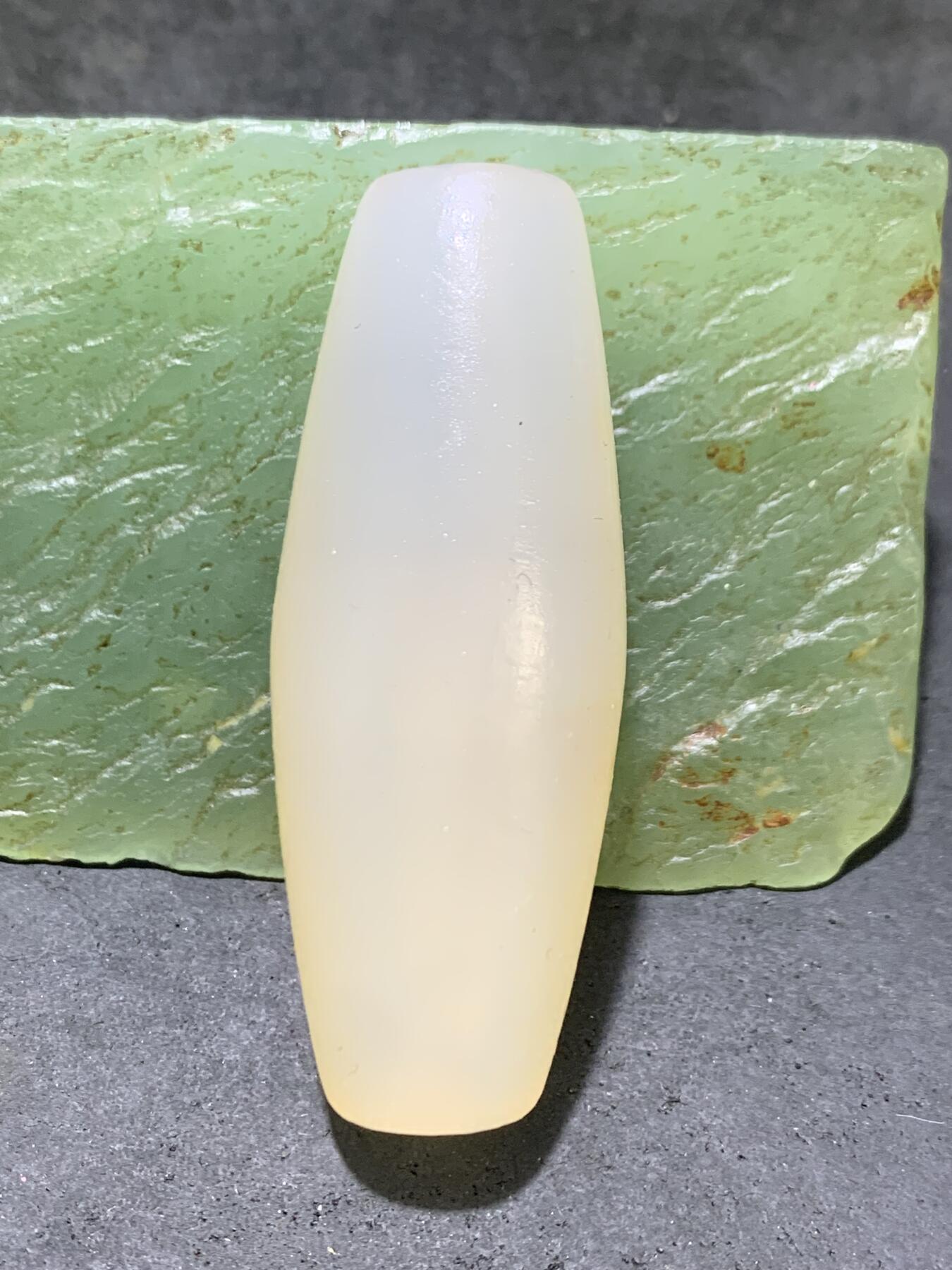 精美高玉化海洋玉髓手工雕刻佛字大桶珠一个