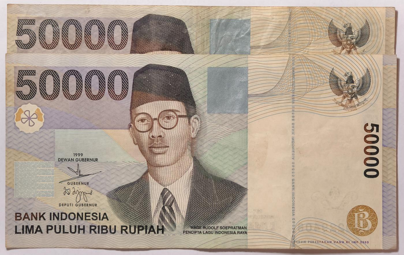 紫瑗钱币——第357期拍卖—— 纸币场 印度尼西亚 1999年 最大面值 50000卢比 2枚一组 流通好品