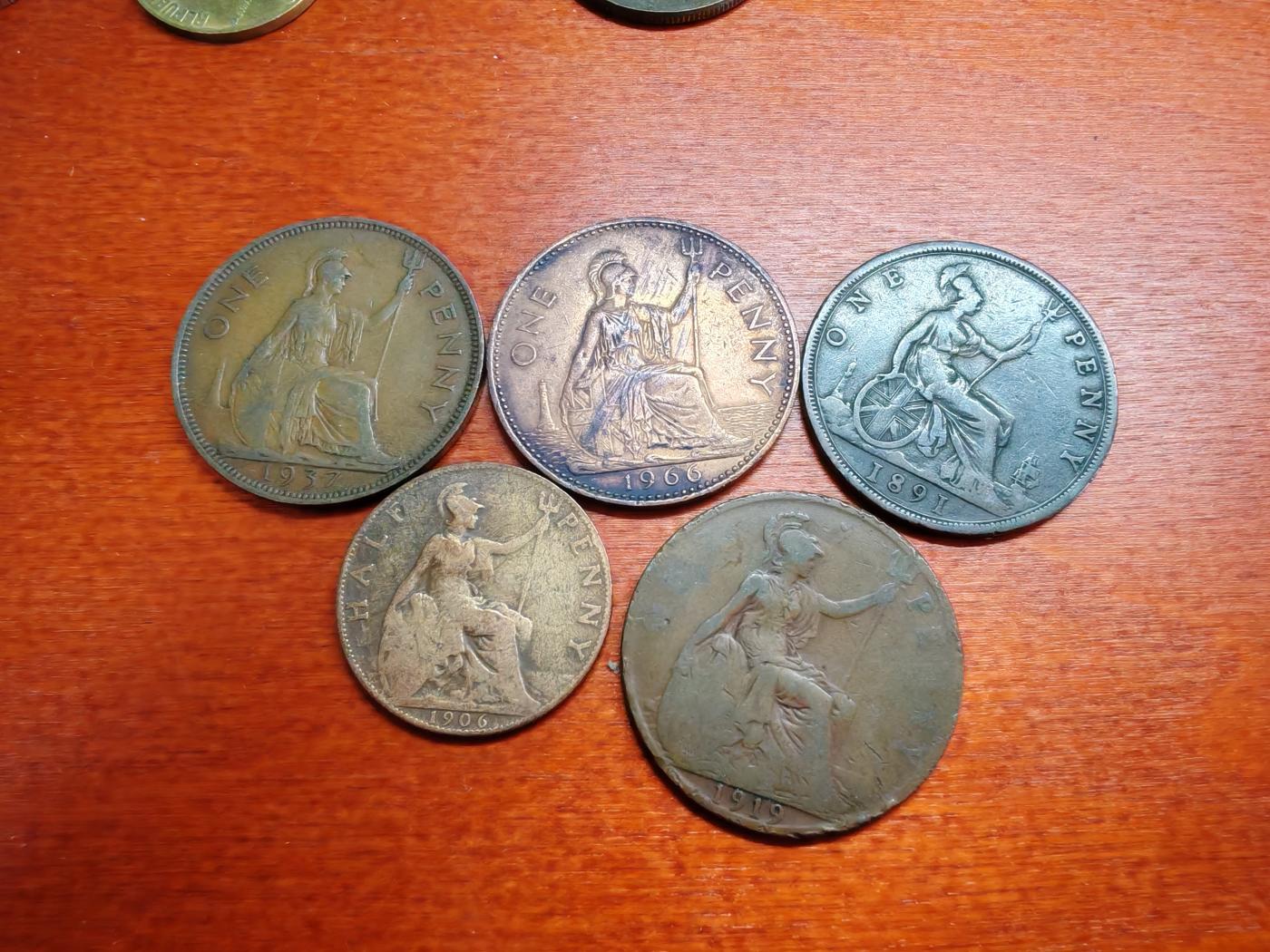 长老汇龙年散币拍卖第一场 1891-1966英国五世同堂1便士大铜币+1/2便士铜币，5枚，流通品如图