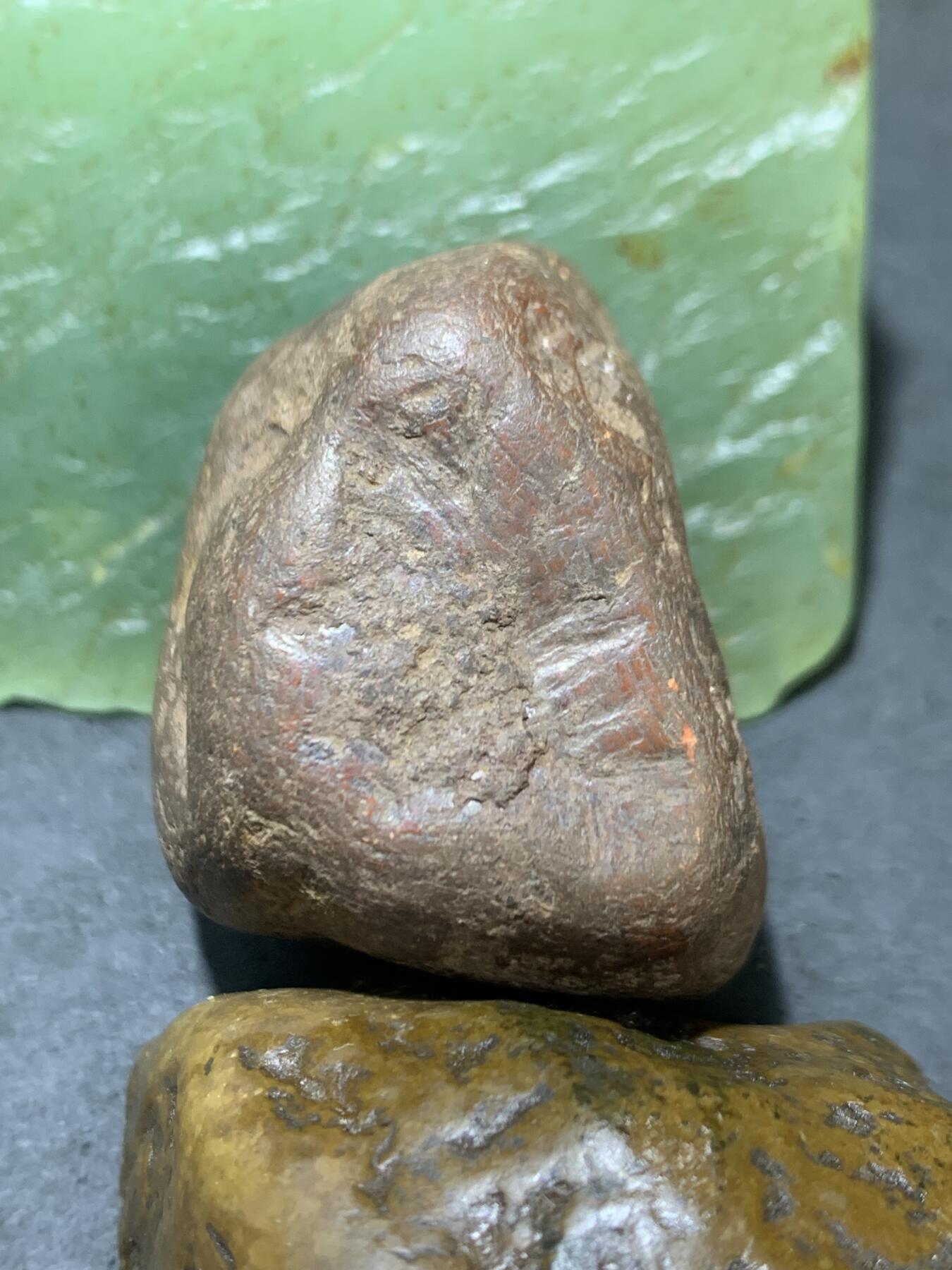 精美铁皮开窗料柿子红千层纹南红玛瑙原石一颗，