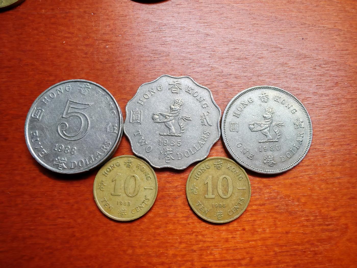 长老汇龙年散币拍卖第一场 1980-88香港1毫+1元+5元港币，5枚，其中1元含梅花形和圆形两个品种，5元是安全边，流通品如图