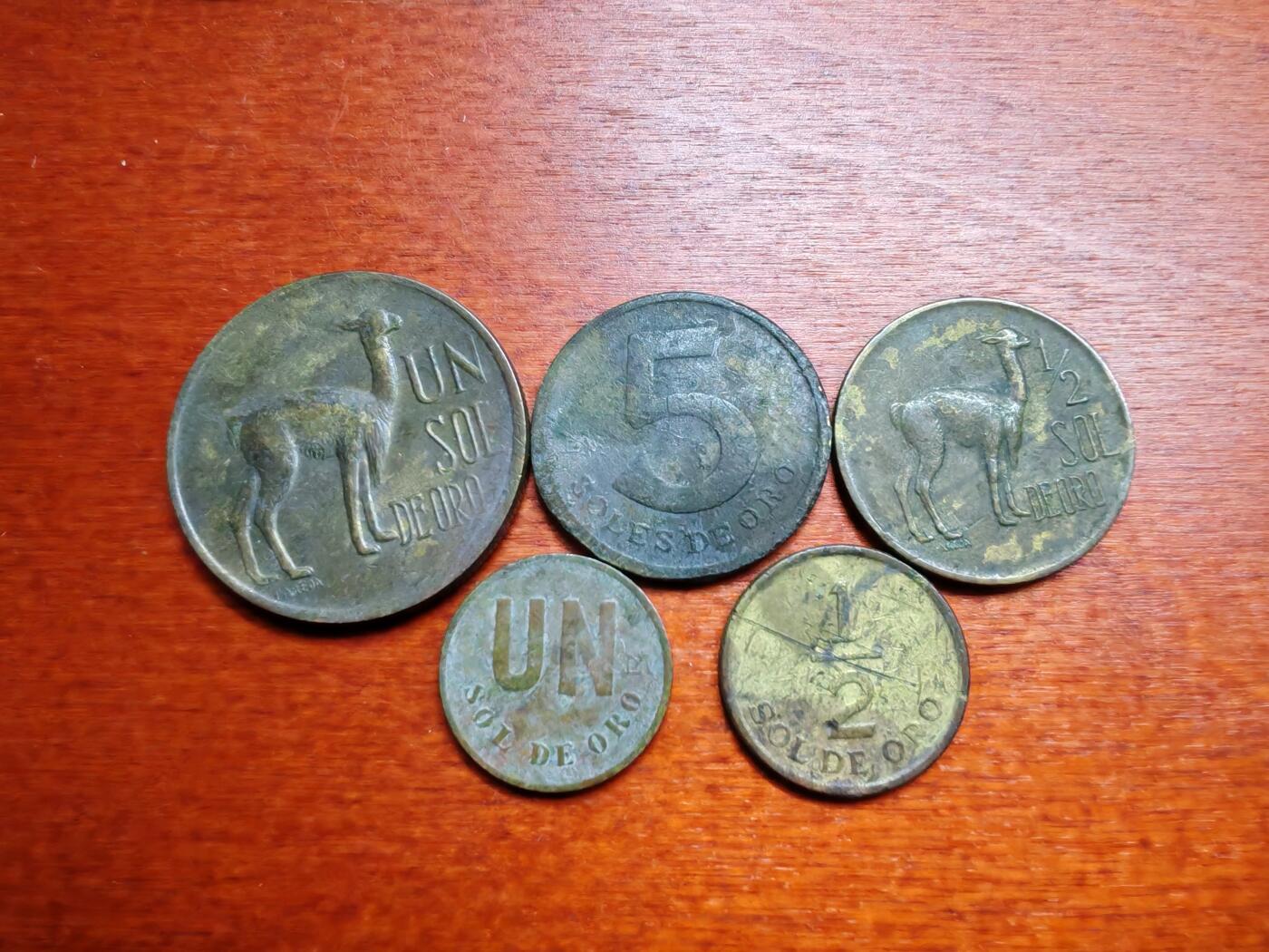 长老汇龙年散币拍卖第一场 1974-81秘鲁铜币，5枚，含羊驼币两枚