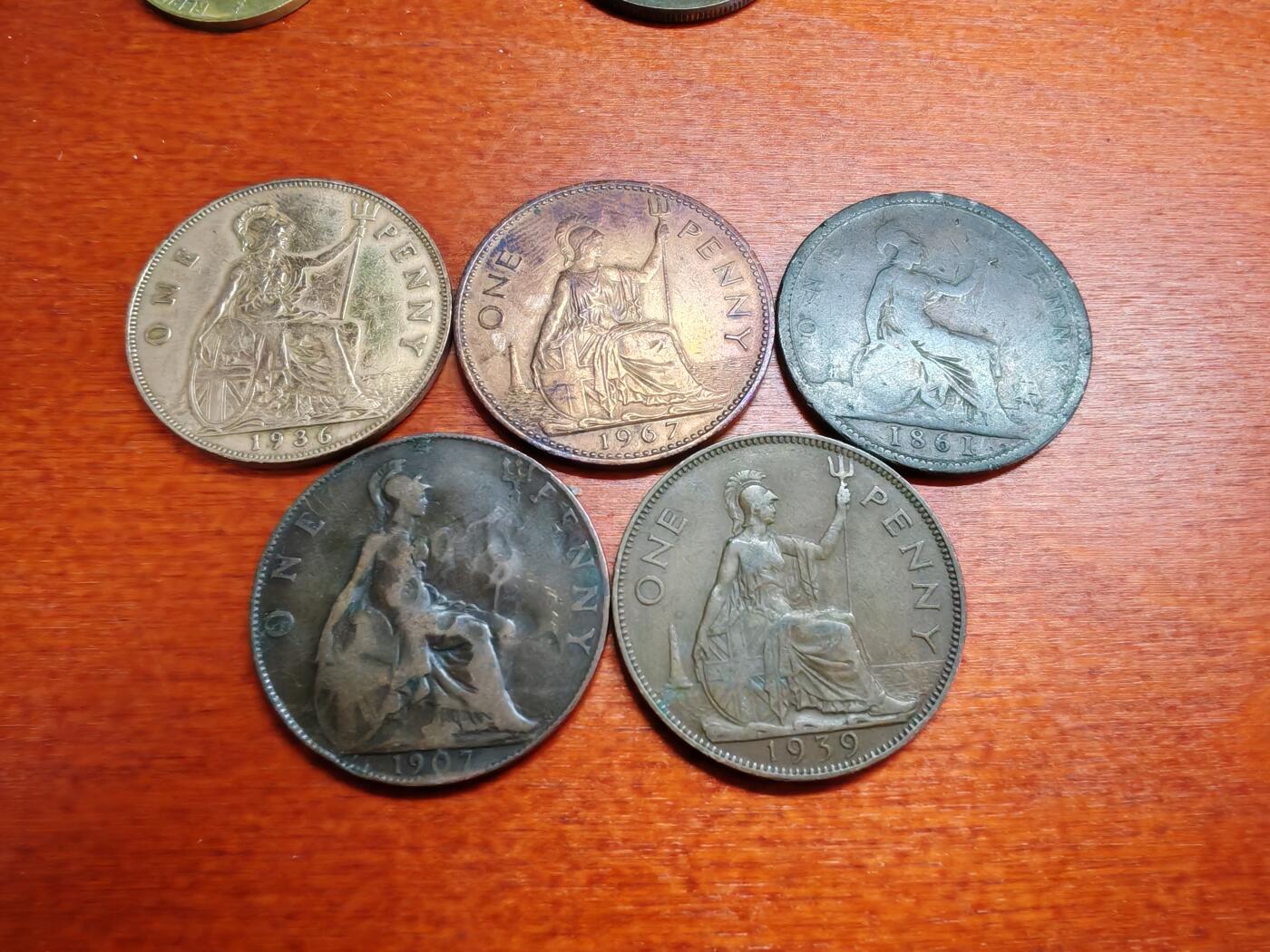 长老汇龙年散币拍卖第一场 1861-1967英国五世同堂1便士大铜币，5枚，流通品如图